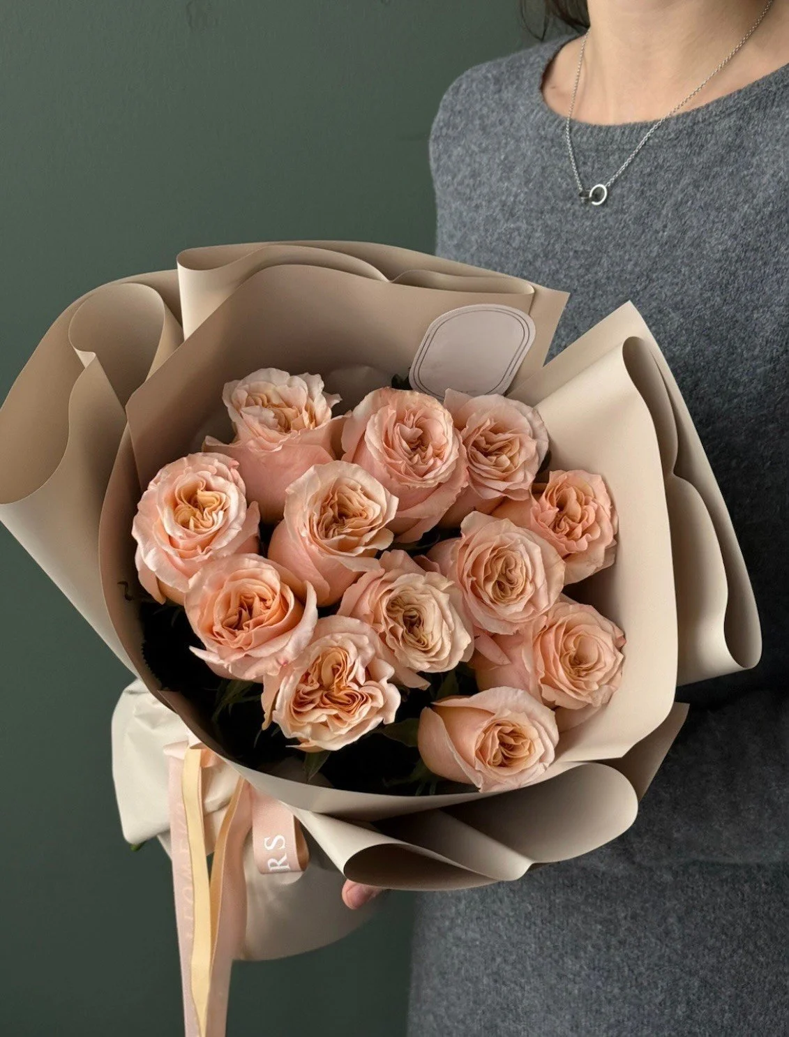 Dozen of color roses