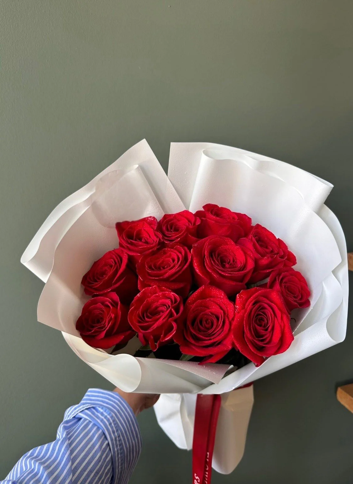 Dozen of red roses