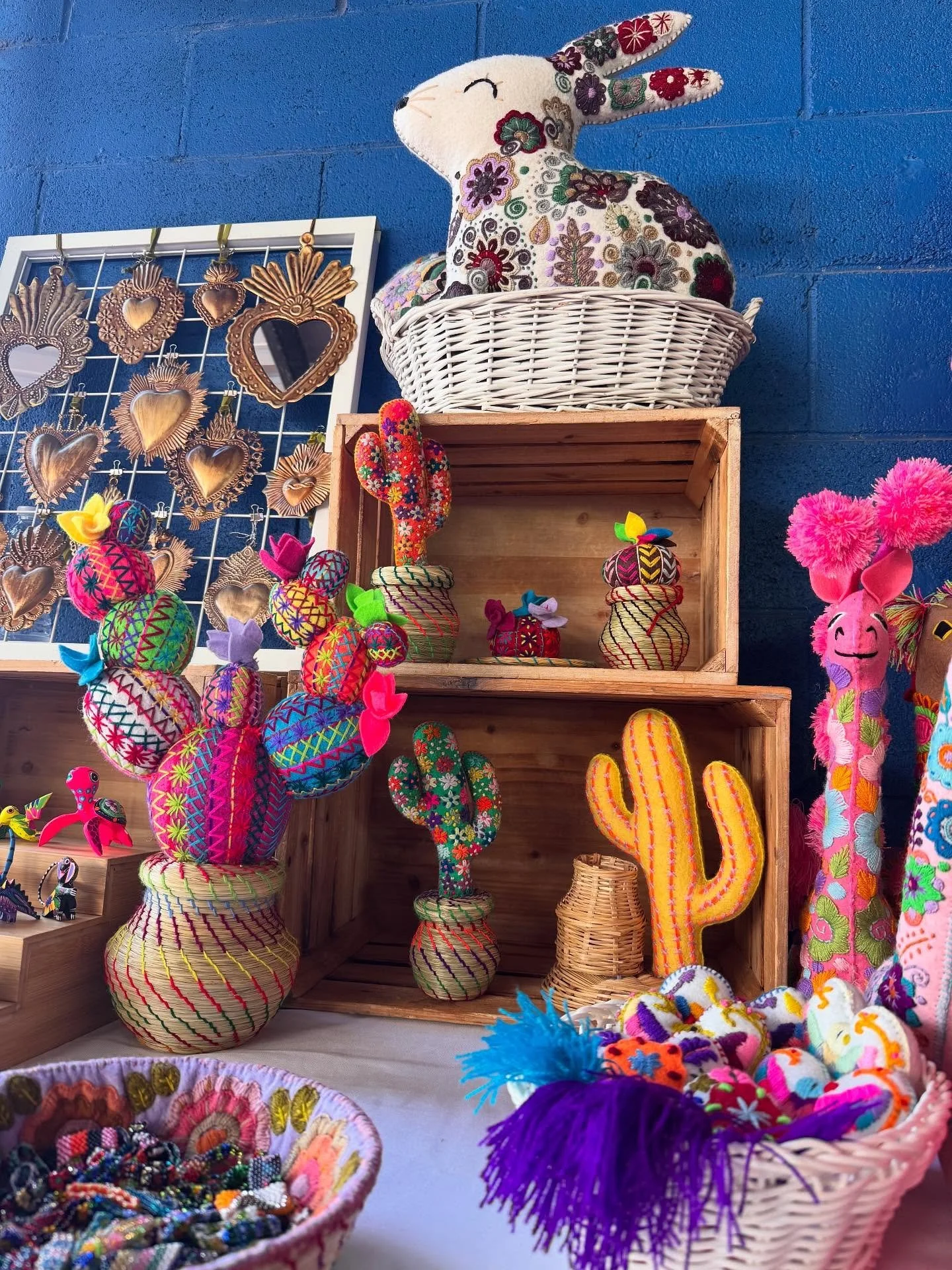 Come hang out with us today at @culturamarkets inside @casaazulcoffee! ☕💛 We&rsquo;re here from 10 AM &ndash; 2 PM with amazing vendors, great vibes, and delicious coffee. See you soon! 🤍#fortworthtx #smallbusinesssupportingsmallbusiness #latinaown