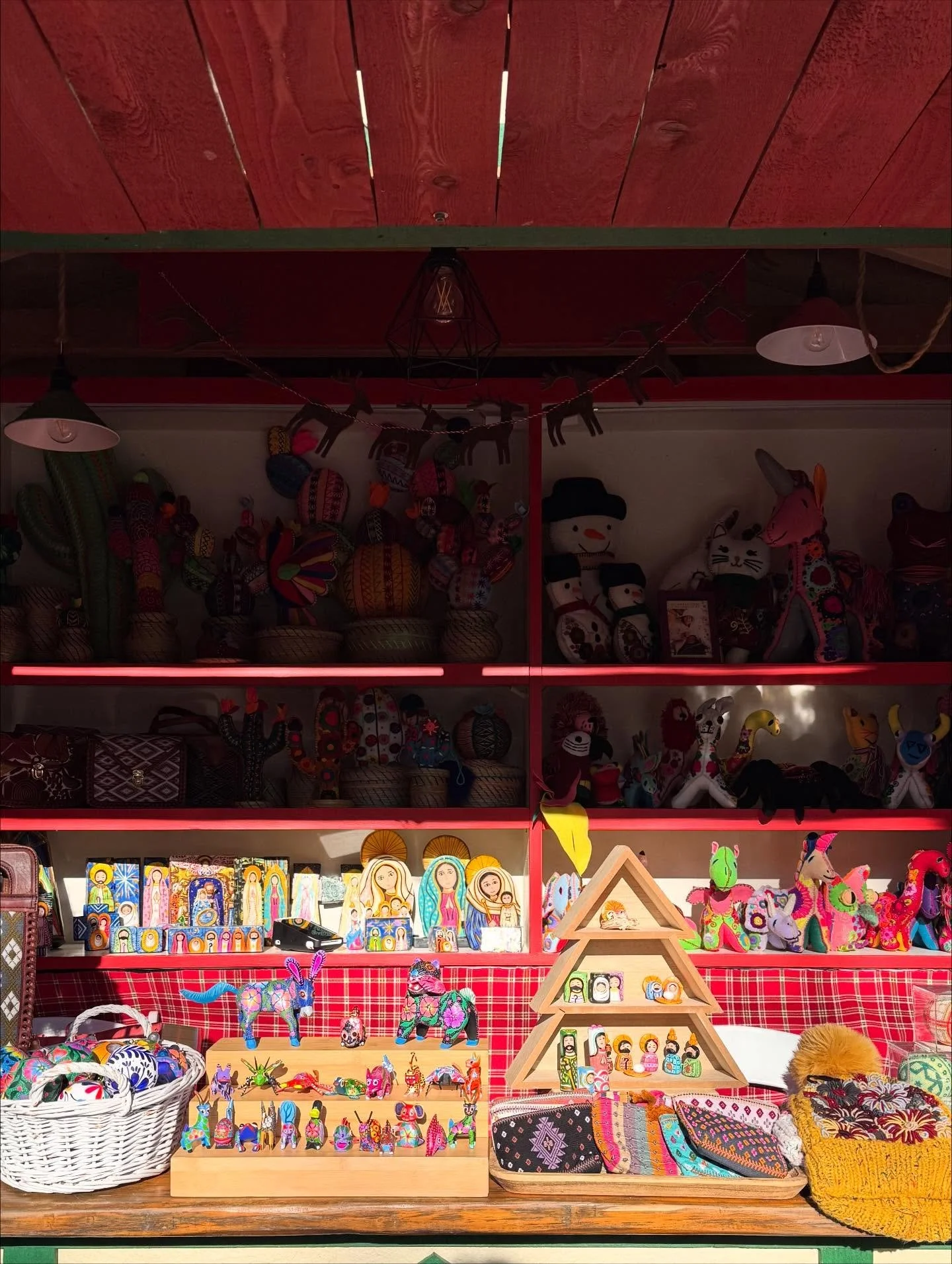 Come join us here in @thedallasarboretum this week! Perfect for Christmas vibes and gifts! 🎄⛄️ #dallasarboretumandbotanicalgarden #christmas #christmasshopping #holidays #smallbusinesssupportingsmallbusiness #smallbusinesslove