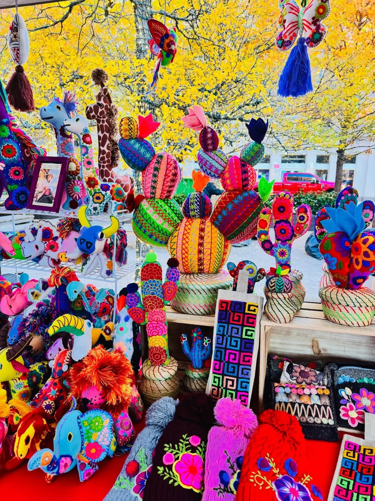 ✨ Two markets. One day. All the holiday magic. ✨🎄🤍
Catch us at Sundance Square Plaza &bull; home to the tallest live Christmas tree in Texas (86 ft!), even taller than Rockefeller Center 🌟
It&rsquo;s a Winter Wonderland Weekend ❄️ with Santa, live