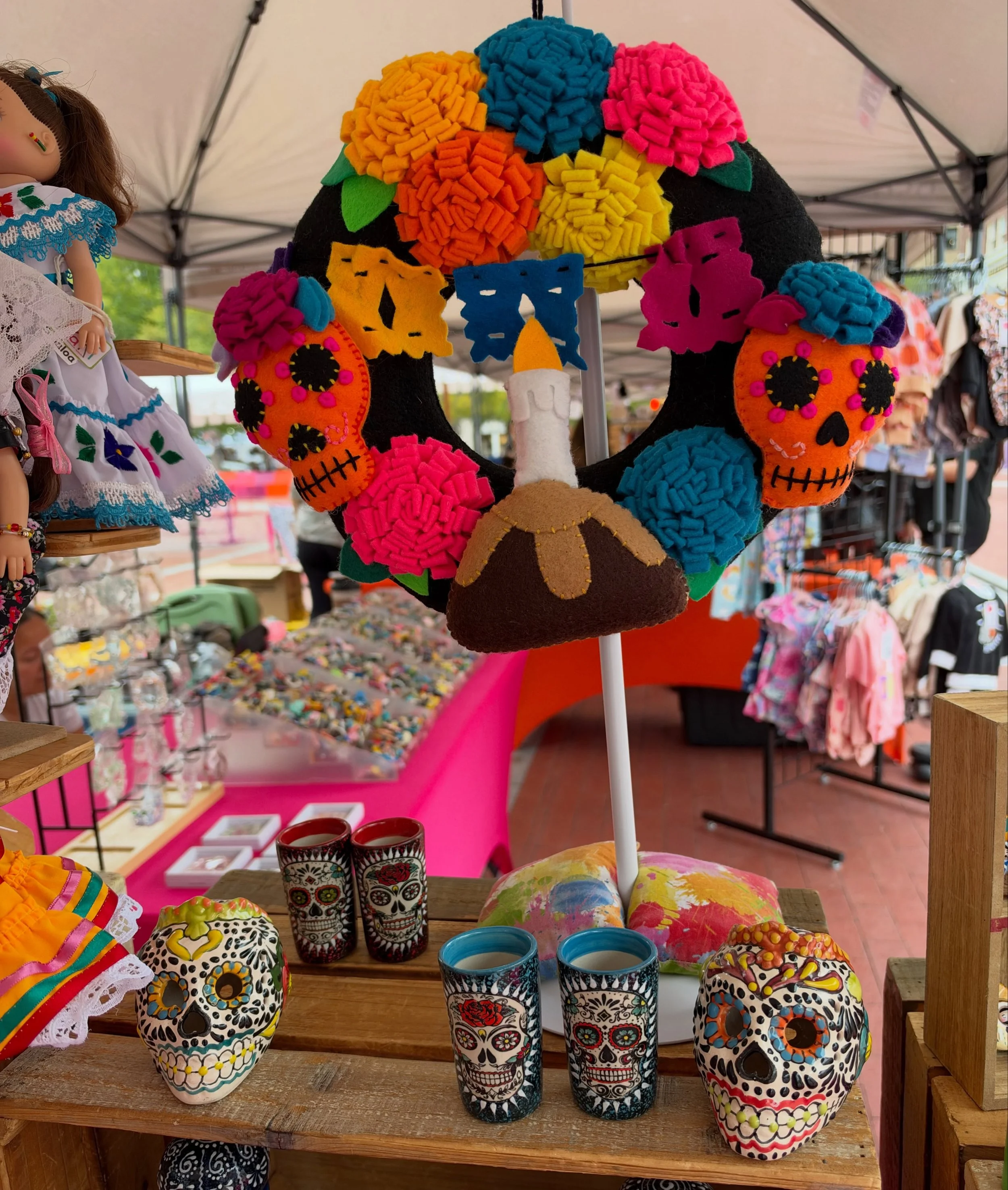 First Saturday of the month = a night you don&rsquo;t want to miss! 💃🏻✨

Join us at @sundancesquare for Salsa Night 💃🏻 &bull; Fireworks 🎇 &bull; Shop Small 🛍️

Come dance, enjoy the fireworks, support local, and make a night of it! ❤️✨

📍 Sund