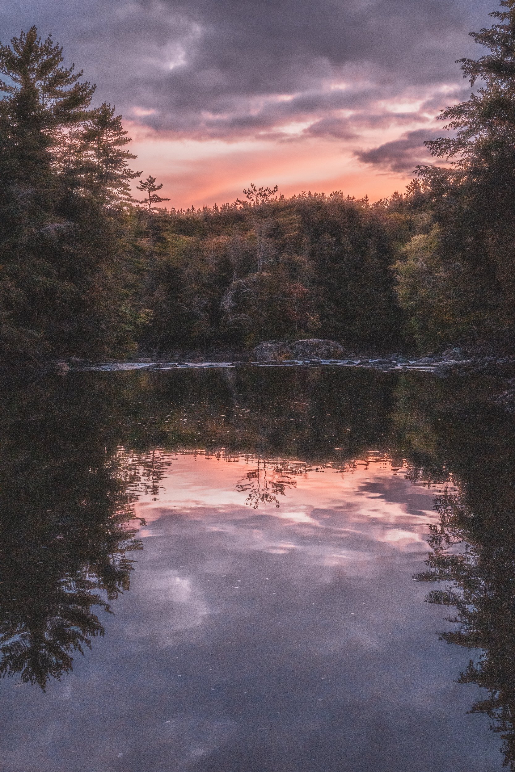 lac Québec, Rawdon, photographie artistique, randonnée au Québec, paysage naturel, coucher de soleil, forêt canadienne, décor mural, nature sauvage, sérénité.