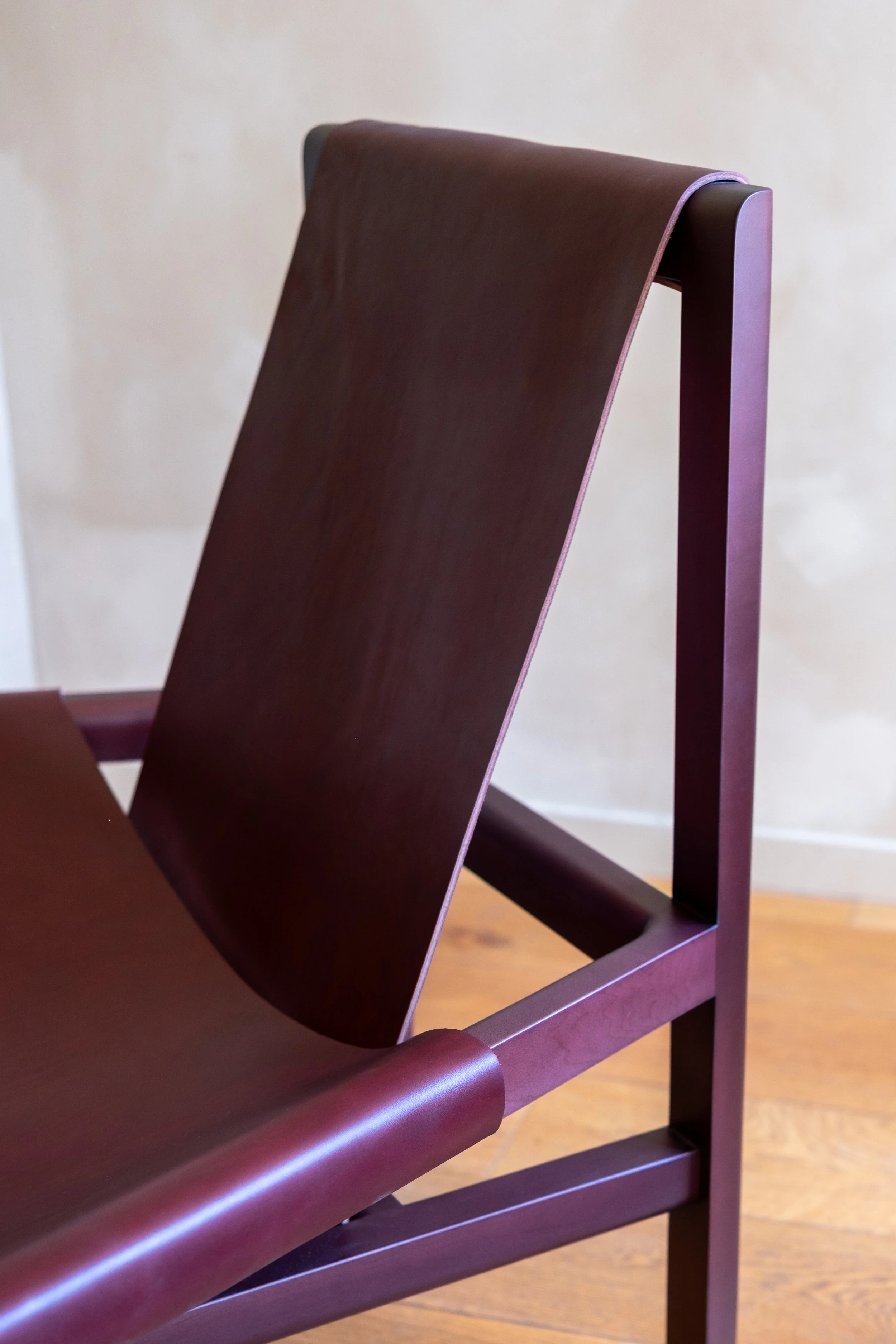 Juntos Projects_Isos lounge chair_ Tinto(burgundy).jpeg