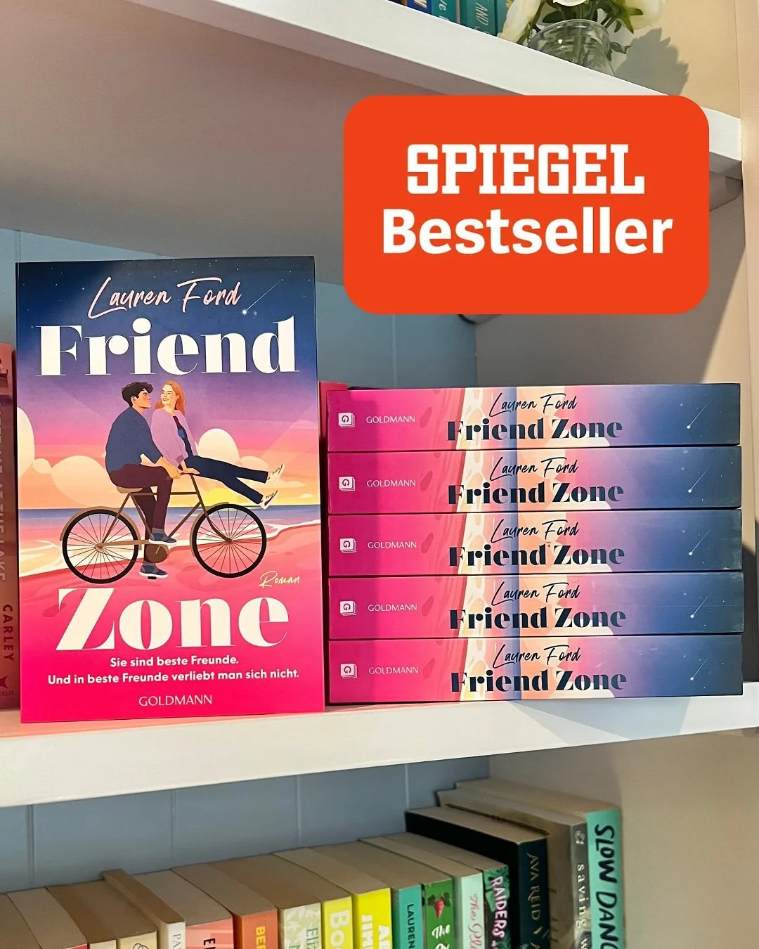 🎉 BESTSELLER! 🎉
&nbsp;
I got lovely news last night that Friend Zone, in its first week of release in Germany is #10 on the Spiegel paperback bestseller list! 
&nbsp;
Thank you to @penguinbuecher and to all the readers who&rsquo;ve picked up Friend