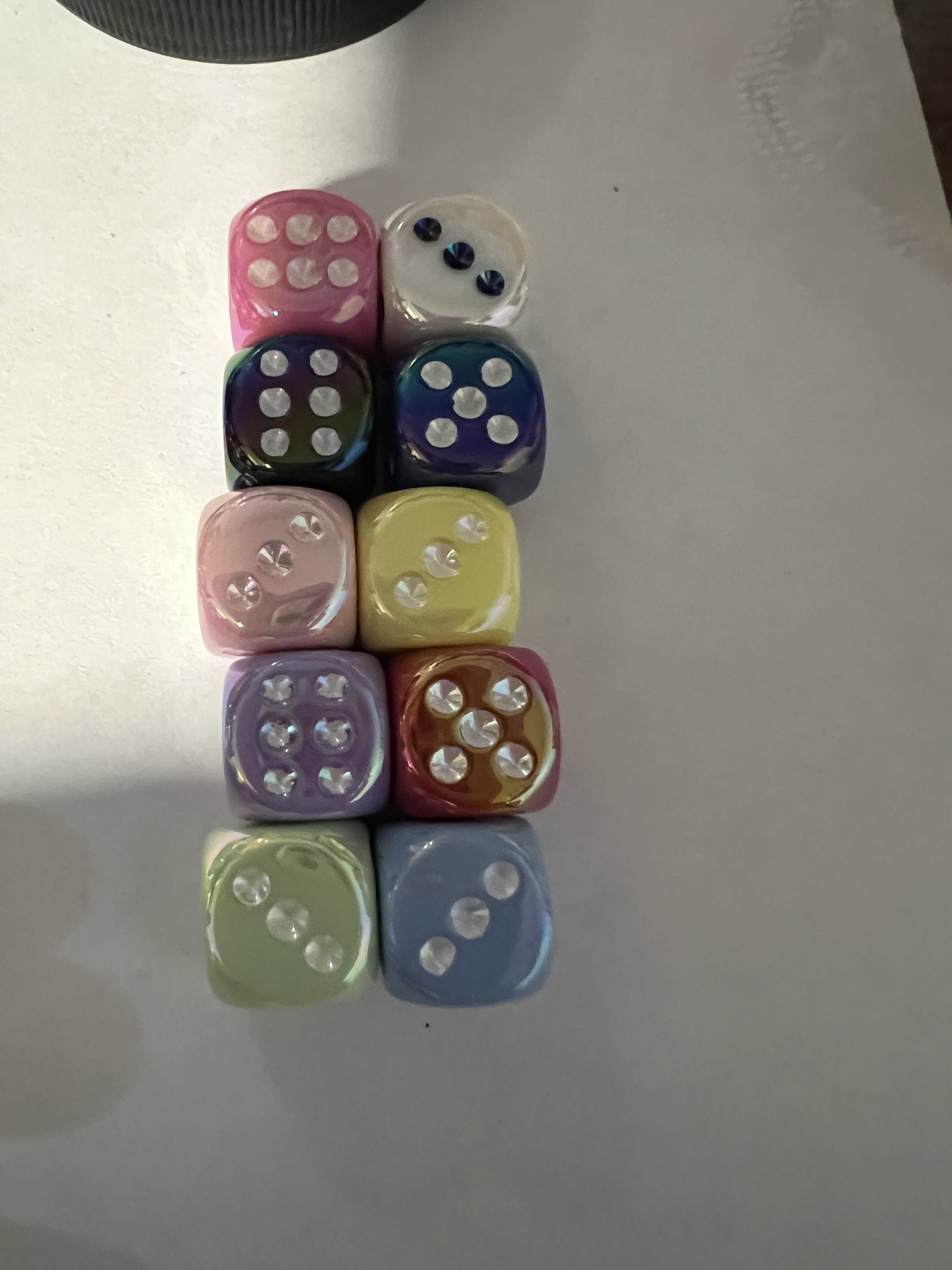 Dice Beads (32) hole in 10 count