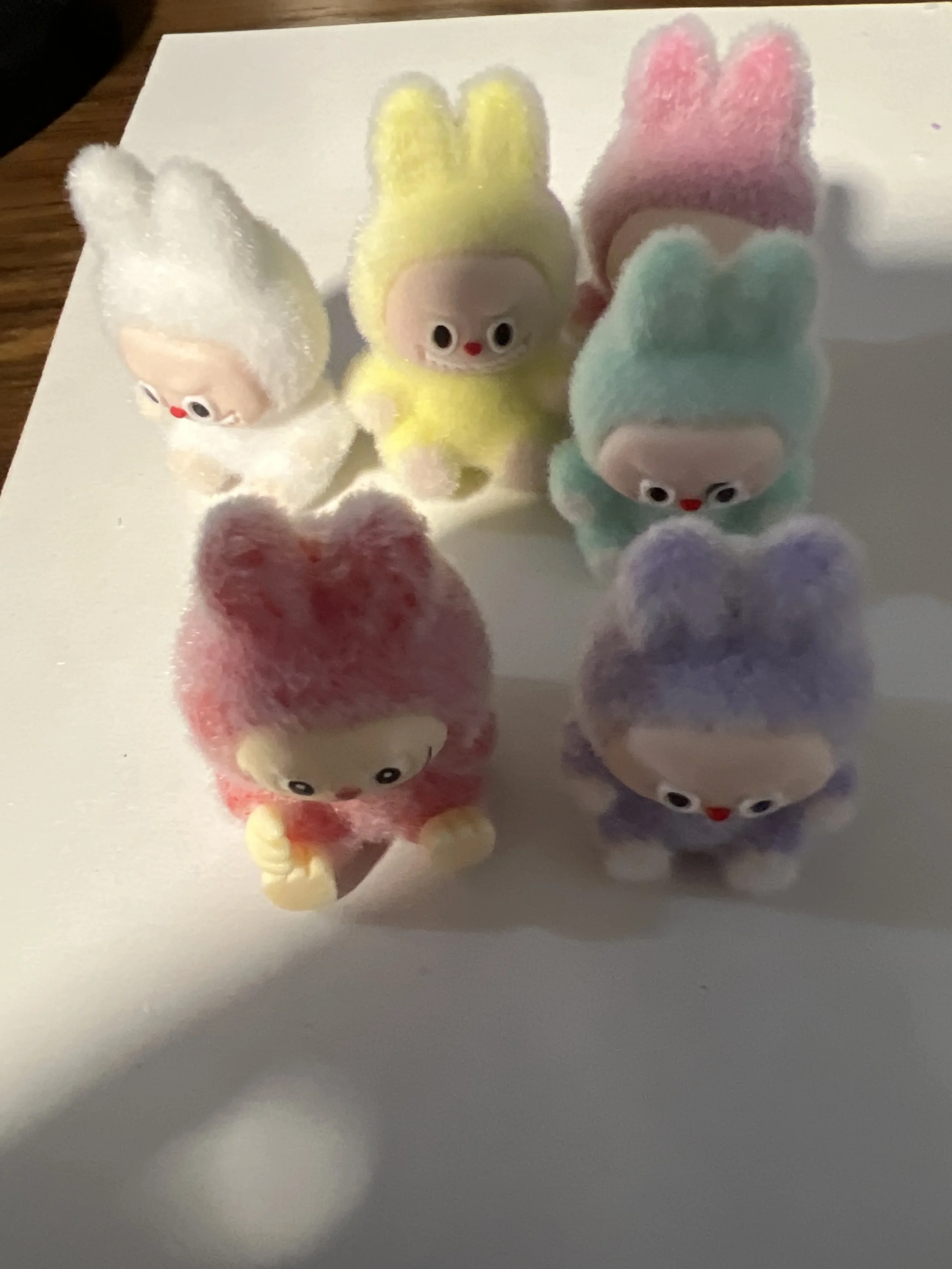 La Bubu Sitting 6 count