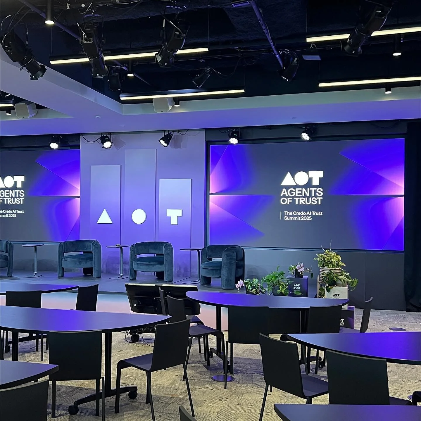 What an incredible experience helping bring this Credo AI event to life! This invite-only gathering united AI executives, visionaries, governance experts, policymakers, and public sector leaders to rewrite the rules of trusted intelligence.
From bri