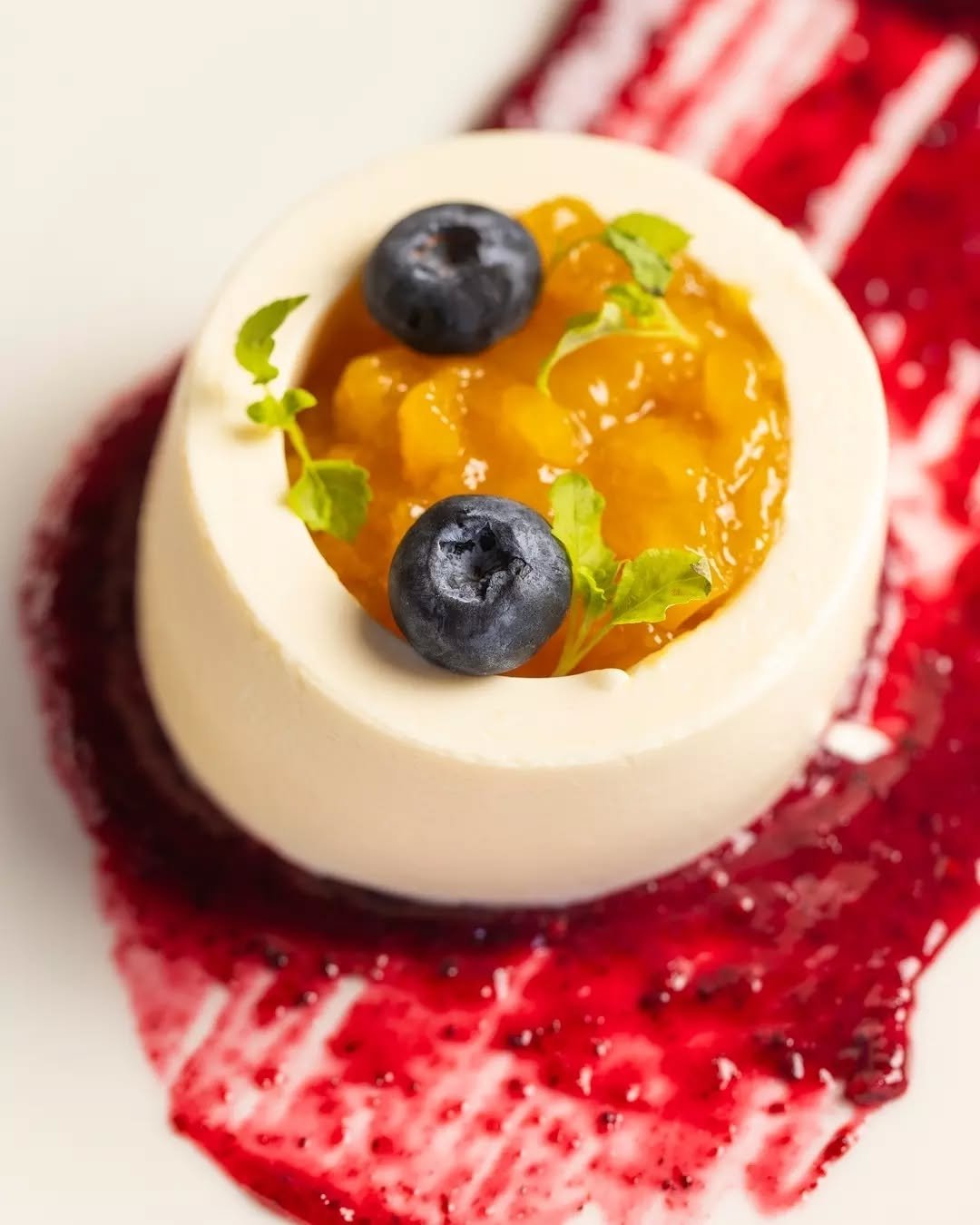 Pannacotta al Mango 🥭 A taste of summer in every spoon.