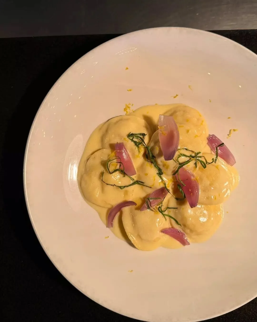 Ravioli Porcini with parmesan fondue, slow-roasted shallot, mint and orange zest 🍽️