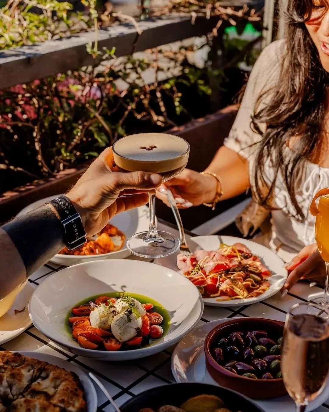 More time. More drinks. More excuses to stay.

Long weekend bottomless at La Sosta means 1.5 hours of free flowing Spritz, G&amp;Ts, Americanos and Bellinis, plus antipasti and Chef&rsquo;s pasta to share.

Friday to Sunday | 12pm to 4pm
$75pp | Grou