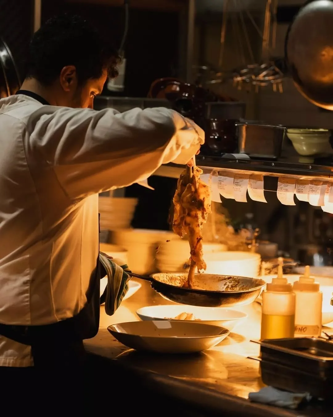 We're warming up the kitchen for another weekend with you.
Book a table, stop over 🍷