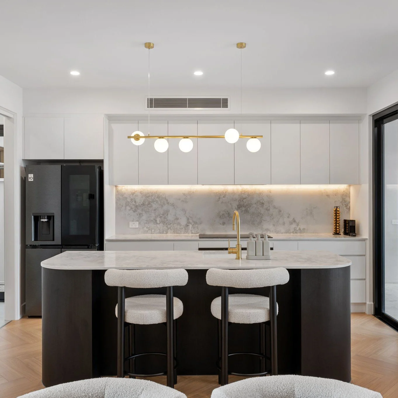 Step Inside | Big living on a smart footprint.

Inside Oakden - open living, family and dining zones that make the most of every metre on a compact 210m&sup2; block, opening to the alfresco and the park beyond.

#EasternBuildingGroup