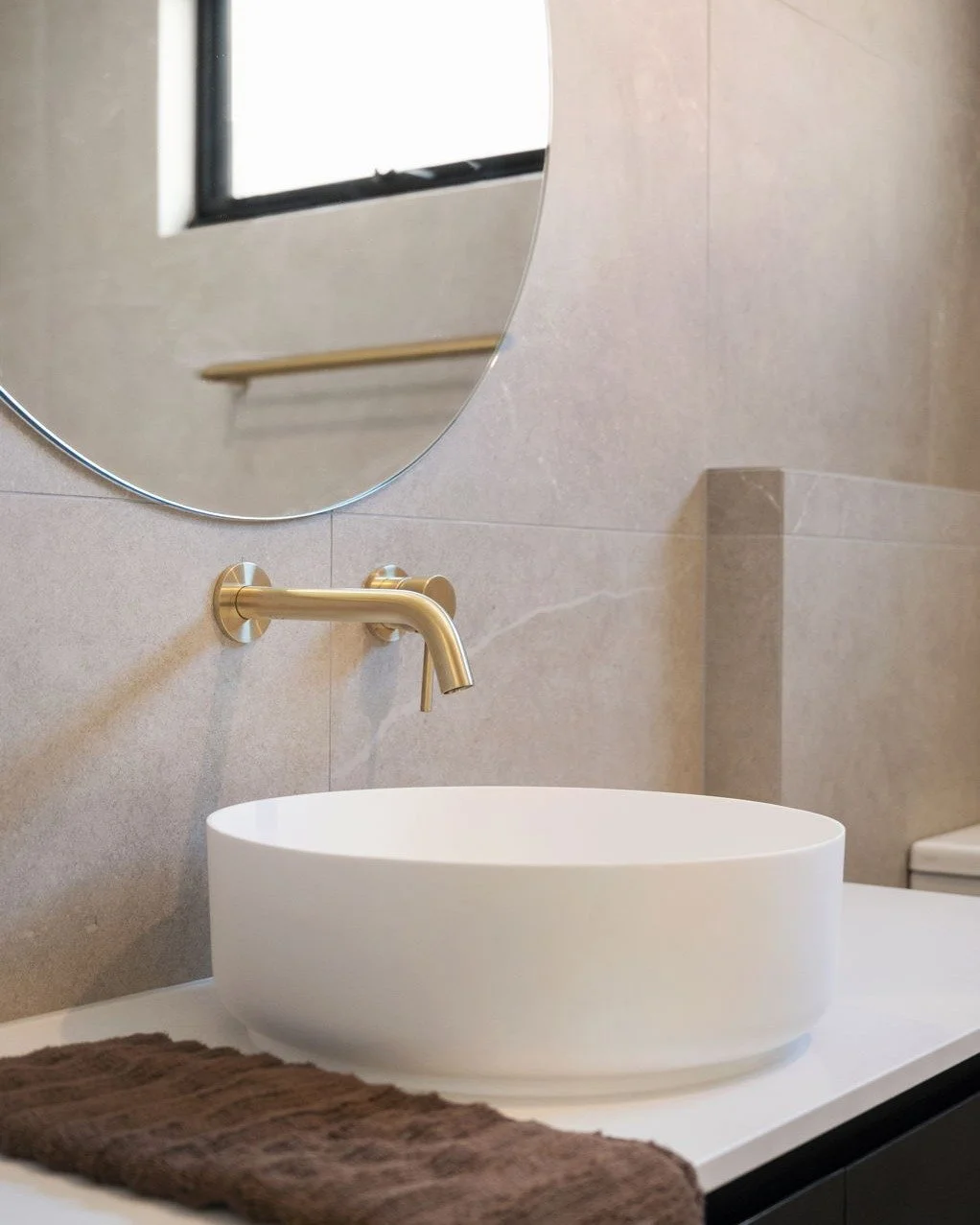Step Inside | The details are in the wet areas 

Some of our favourite moments in this Oakden home live in the bathroom and kitchen. 

Brushed brass tapware and accessories by @abiinteriors run throughout - warming a black and grey palette, catching 