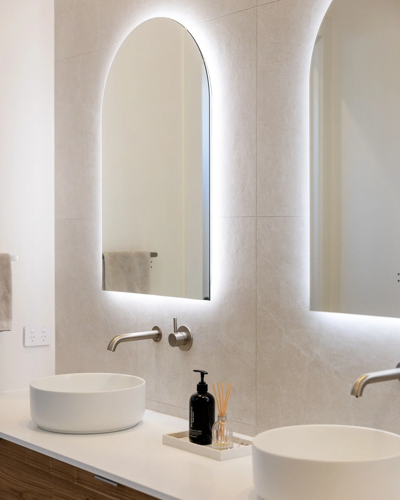 PARADISE II | Wet Areas, Thoughtfully Designed

Soft natural light, touch LED mirrors and "Lava Stone" porcelain tiles by @italia_ceramics bring a refined, textural finish to the splashbacks throughout the wet areas.

Twin vessel basins in 