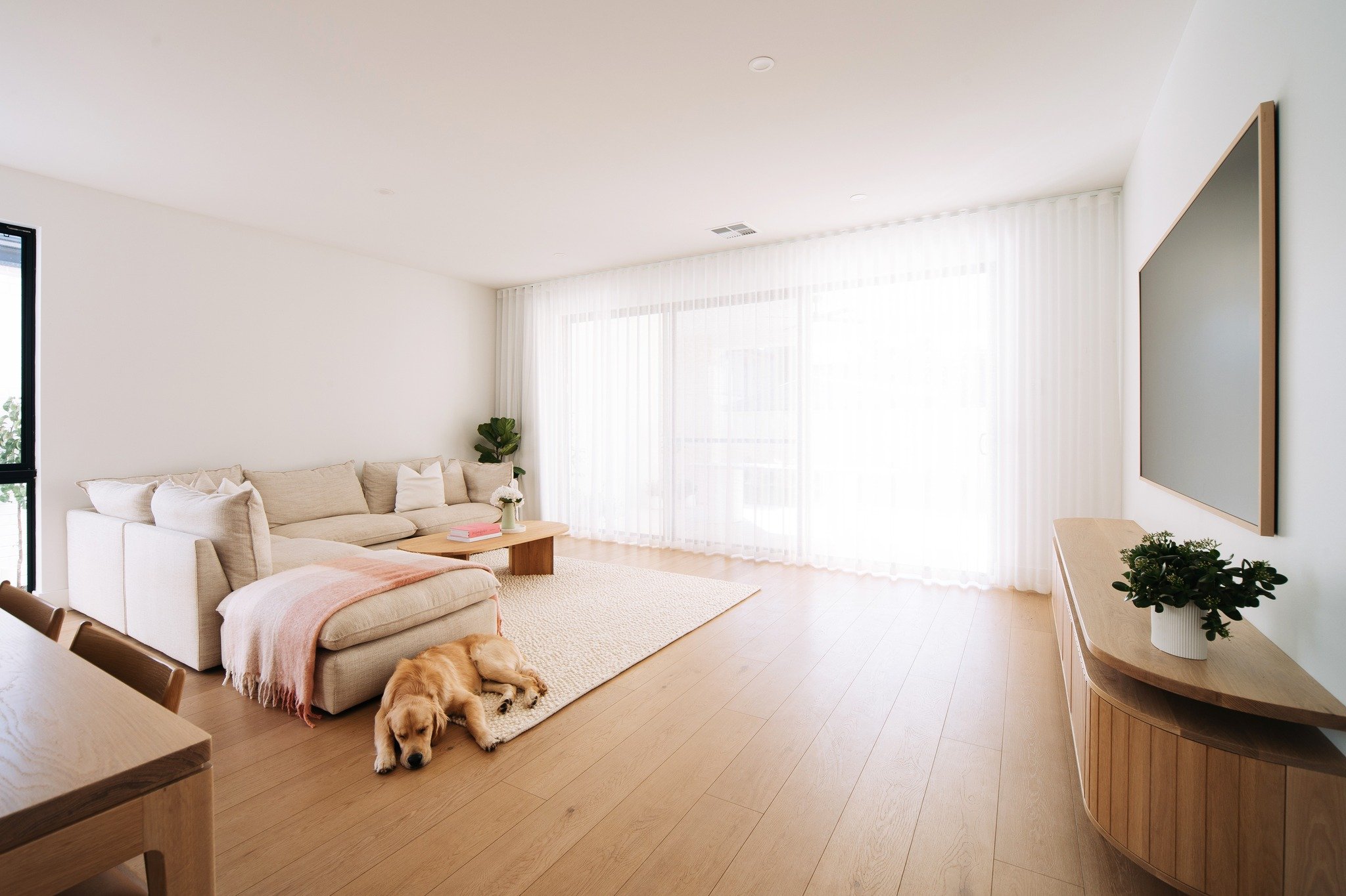 No two blocks are the same, and no two lifestyles are either. From carving out a quiet window seat that captures the sea view to creating calm, light-filled living spaces, we design homes that respond to real life - and to the site they belong to.

B