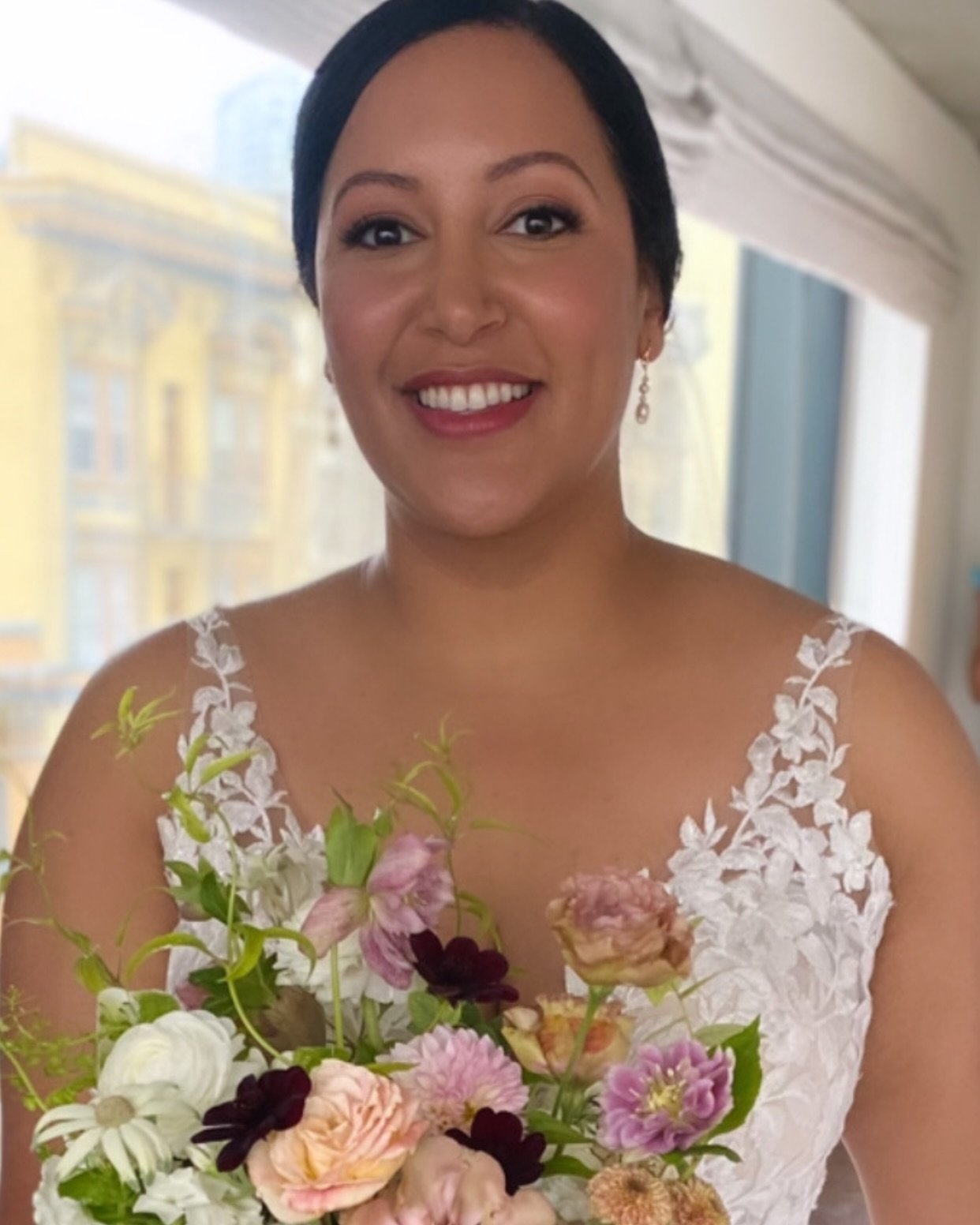 Brides Request for her SF City Hall ceremony:
Soft glam, with eyes to pop, but not much just enough.

Is this your style, wanting to look elevated and chic, but also timeless. So when you look back on your photos years from now, you&rsquo;ll recogniz