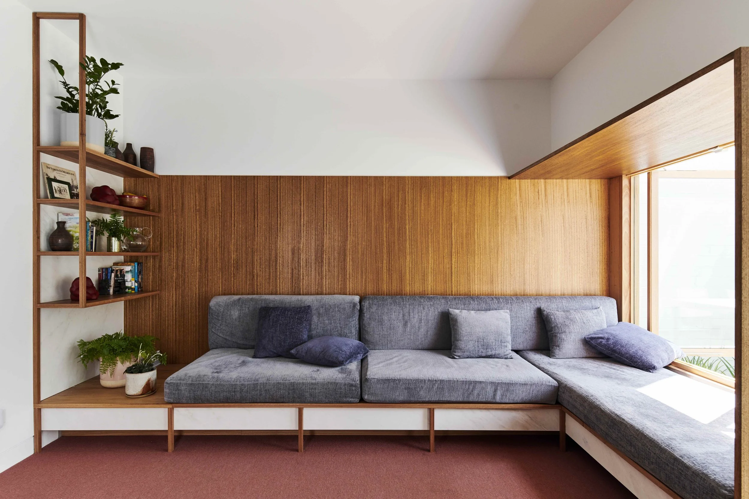 Where storage meets comfort. Light-filled sitting area with ample storage.