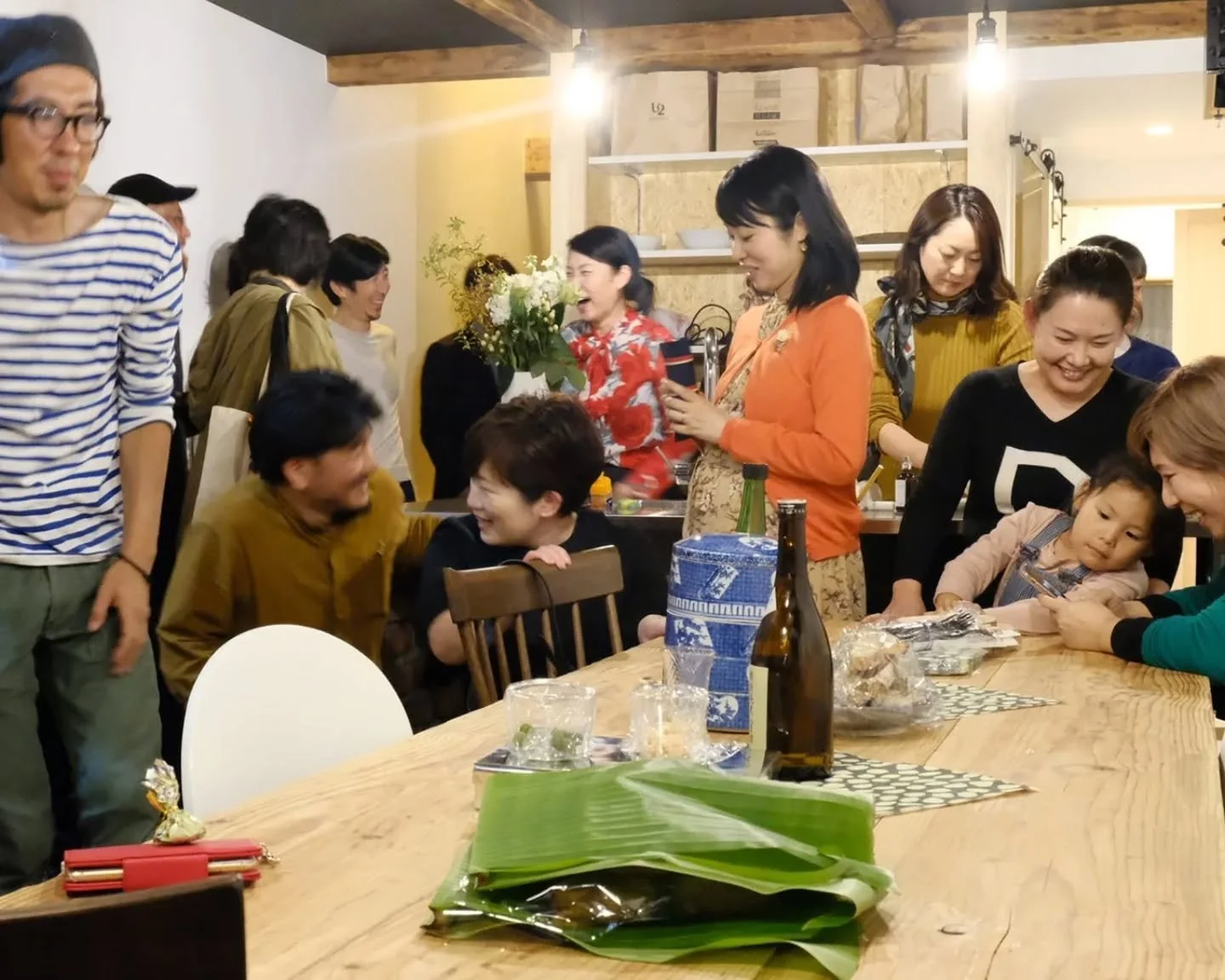 Recently, we got a notification that it is ALCOVE's  6th anniversary. We can't believe how lucky we are to have been on this journey with all of you for so long!

Yukari sent me a song sung by Taro Urashima (the musician and actor Kenta Kiritani), ca