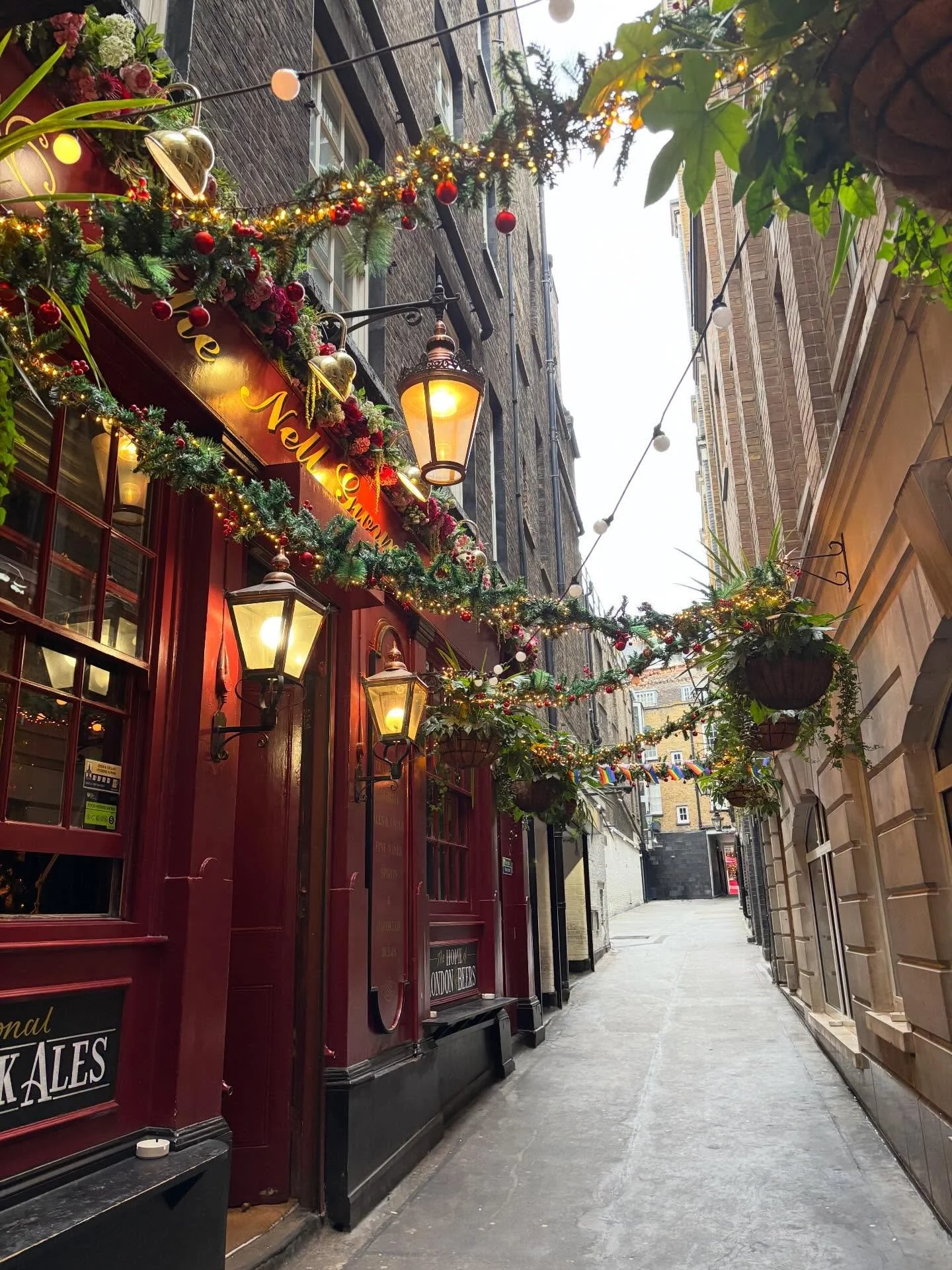 Merry Christmas to everyone in Onomichi with love  from us in London 🎄

ロンドンから尾道へ、メリークリスマス🎄
尾道のクリスマスの風景はどんなかな？と思いを馳せながら、ロンドンのクリスマスを贈ります．

尾道の人が街が、元気でありますように🌟