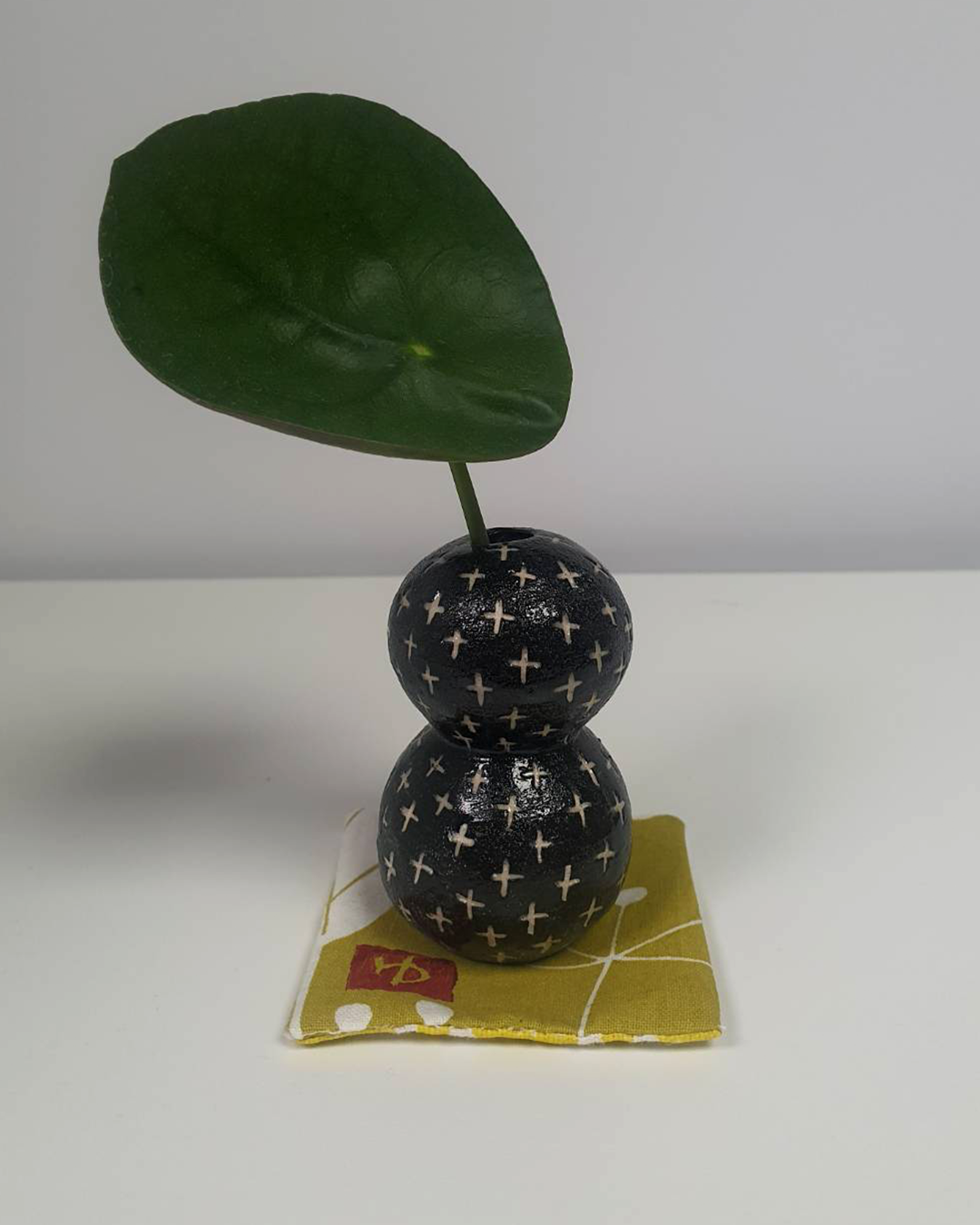 NEW 2026 CERAMIC STEM VASE HYOTAN- WITH FLOWER.png