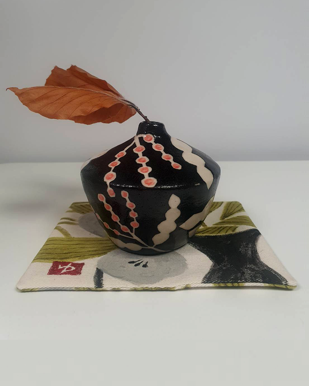 NEW 2026 CERAMIC STEM VASE PINK BERRY- WITH FLOWER.png