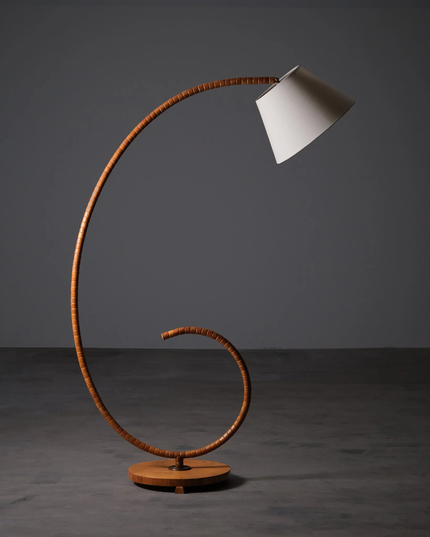 Floor lamp by unknown designer