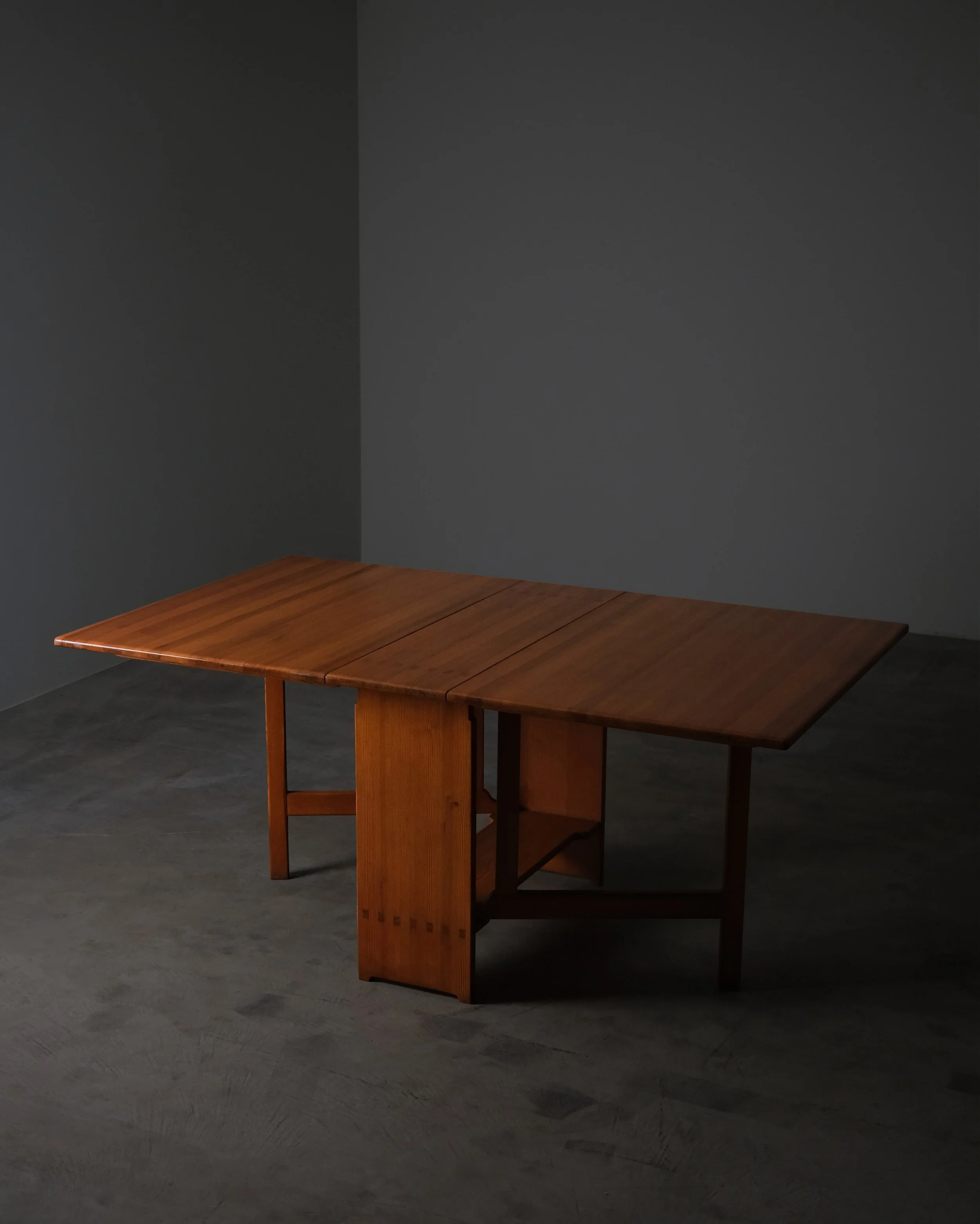 Drop-leaf table "Härjedalen" by Carl Malmsten