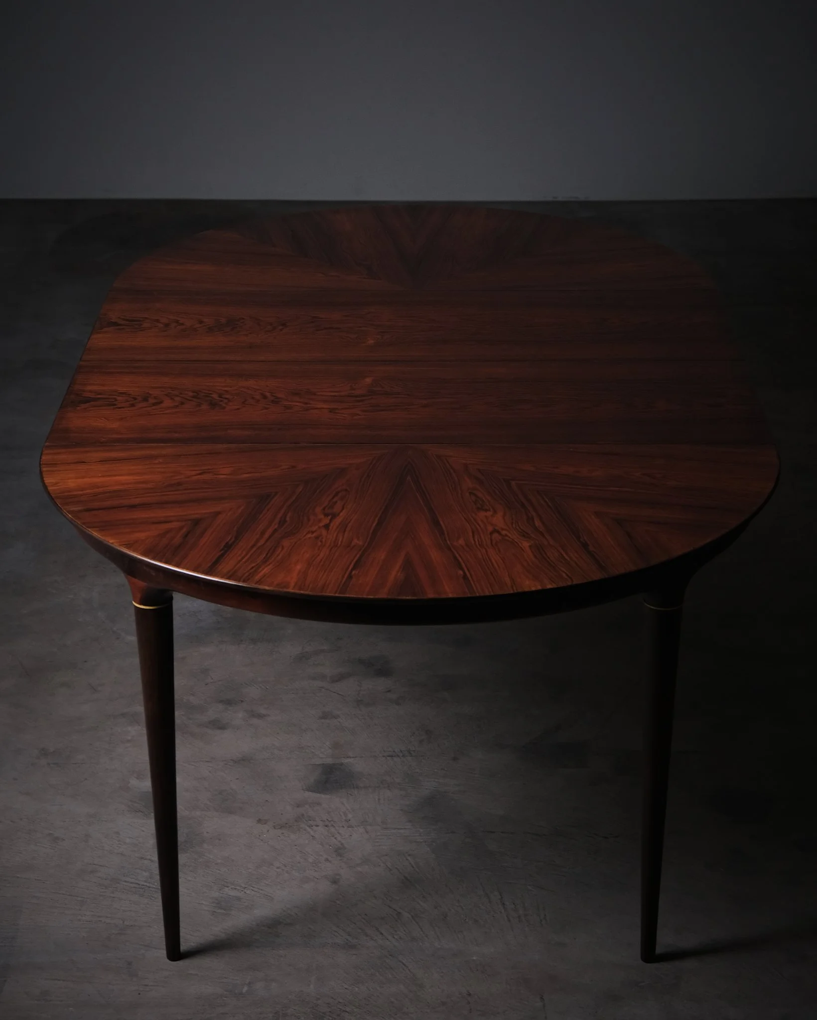 Dining table "Cortina" by Svante Skogh