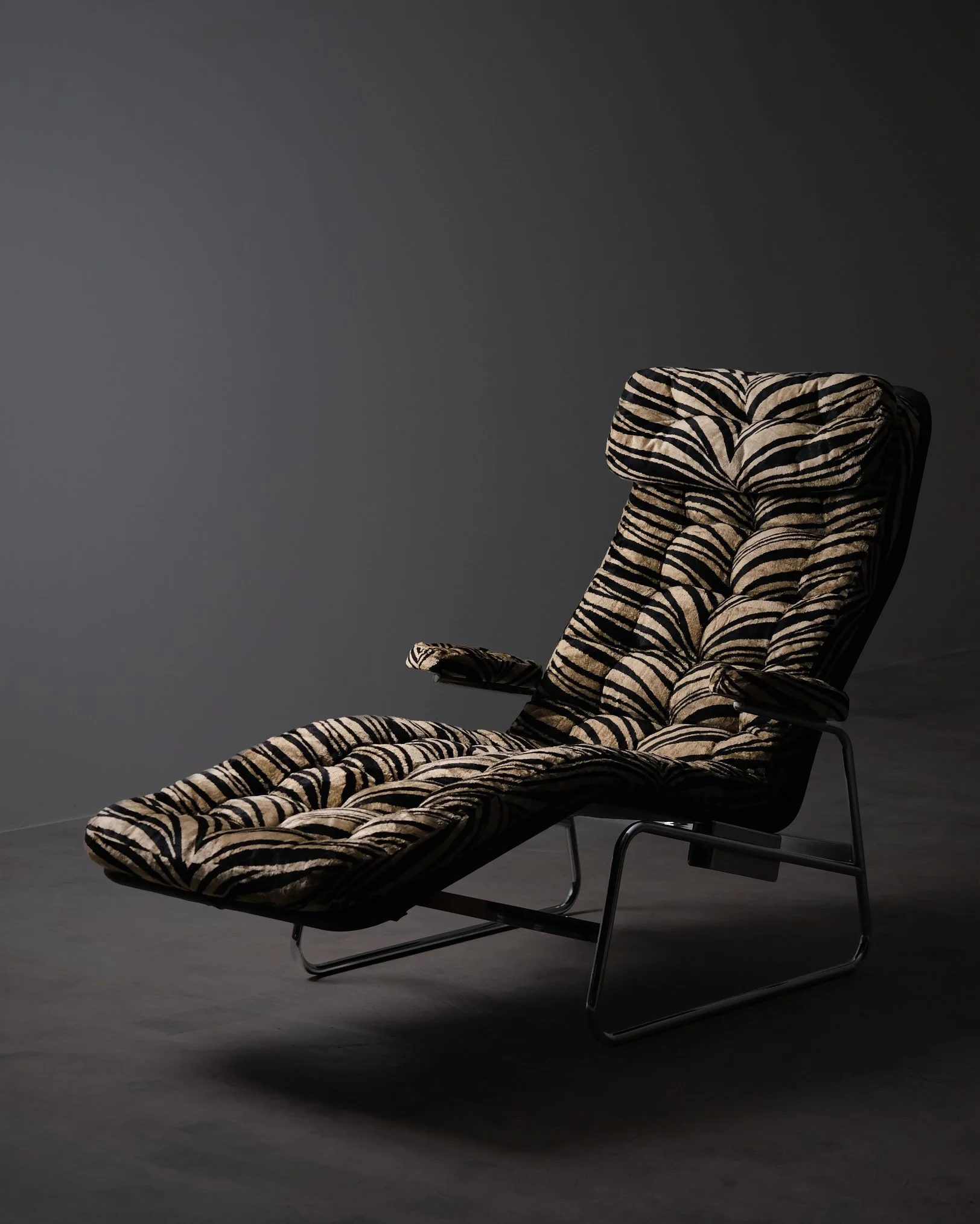 Lounge chair “Fenix” by Sam Larsson