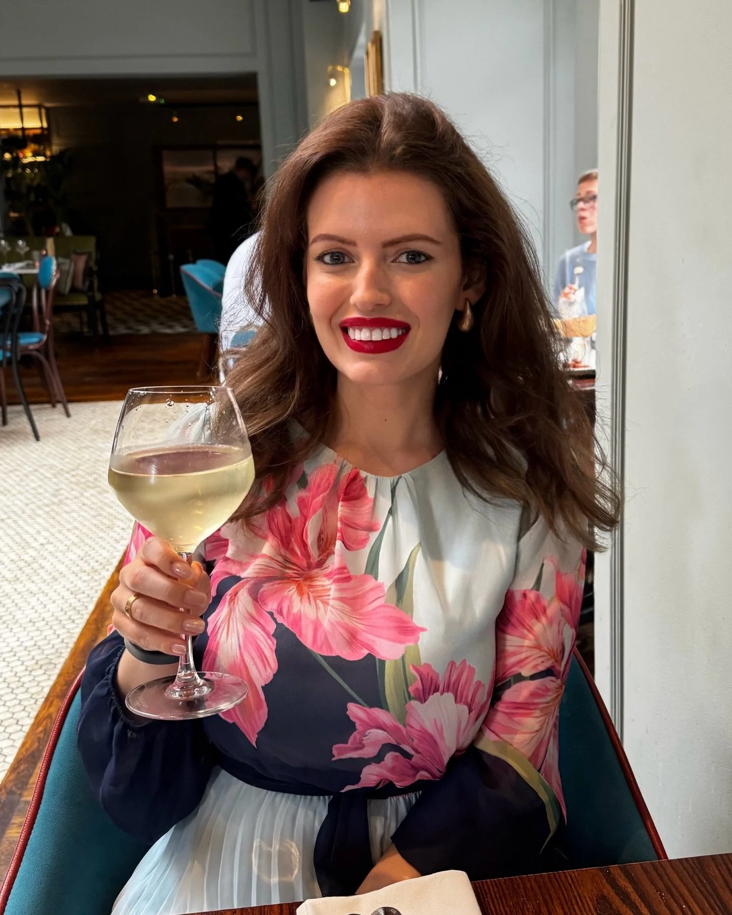 Happy Friday, everyone🥂 full disclosure, this isn&rsquo;t me right now - I&rsquo;m currently in my comfies on the settee with a cuppa tea and my hair in a messy bun because Fridays are admin days 😅 

So if you&rsquo;ve been thinking about social me