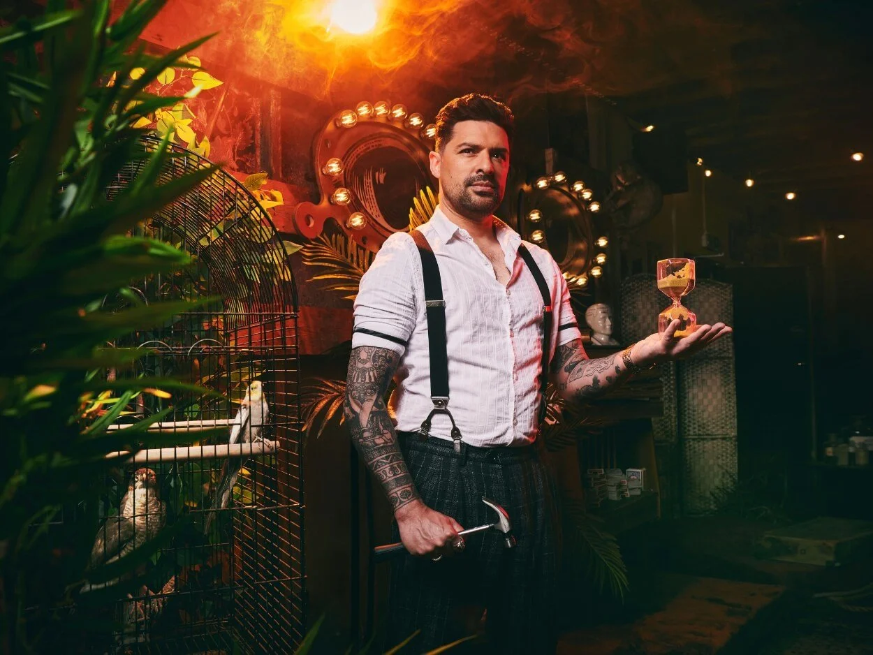 Tim Kempton Magic The Magicians Table | The best magic show in London