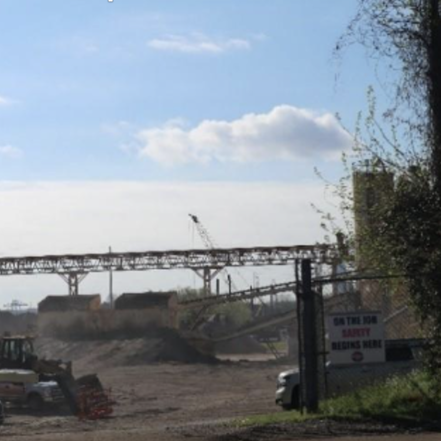 Figure 3: Africatown surrounded by industries. Photo: Anouk Fransen