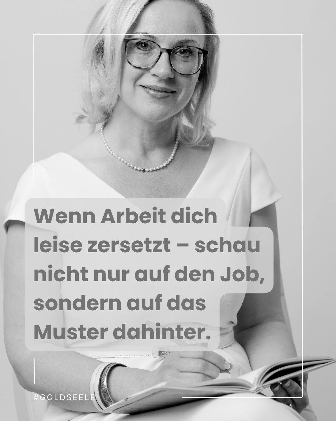 Es gibt Jobs, die sind laut anstrengend: mit Überstunden, Chaos, offener Kritik.
Und es gibt Jobs, die wirken nach außen harmlos – doch sie machen dich innerlich immer kleiner.
Du wirst nicht angeschrien. Du wirst ignoriert.
Du bek