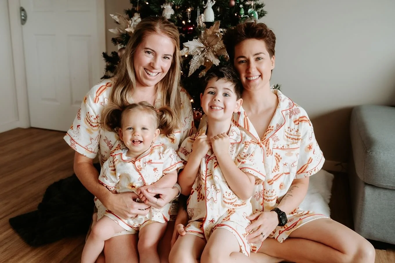 Wishing everyone a very merry Christmas, from our family to yours 🎄 whether today be loud or quiet, filled with craziness or more peaceful plans, I hope that it brings you joy and love (and maybe relief that we made it?!) 

If you want a laugh, swip