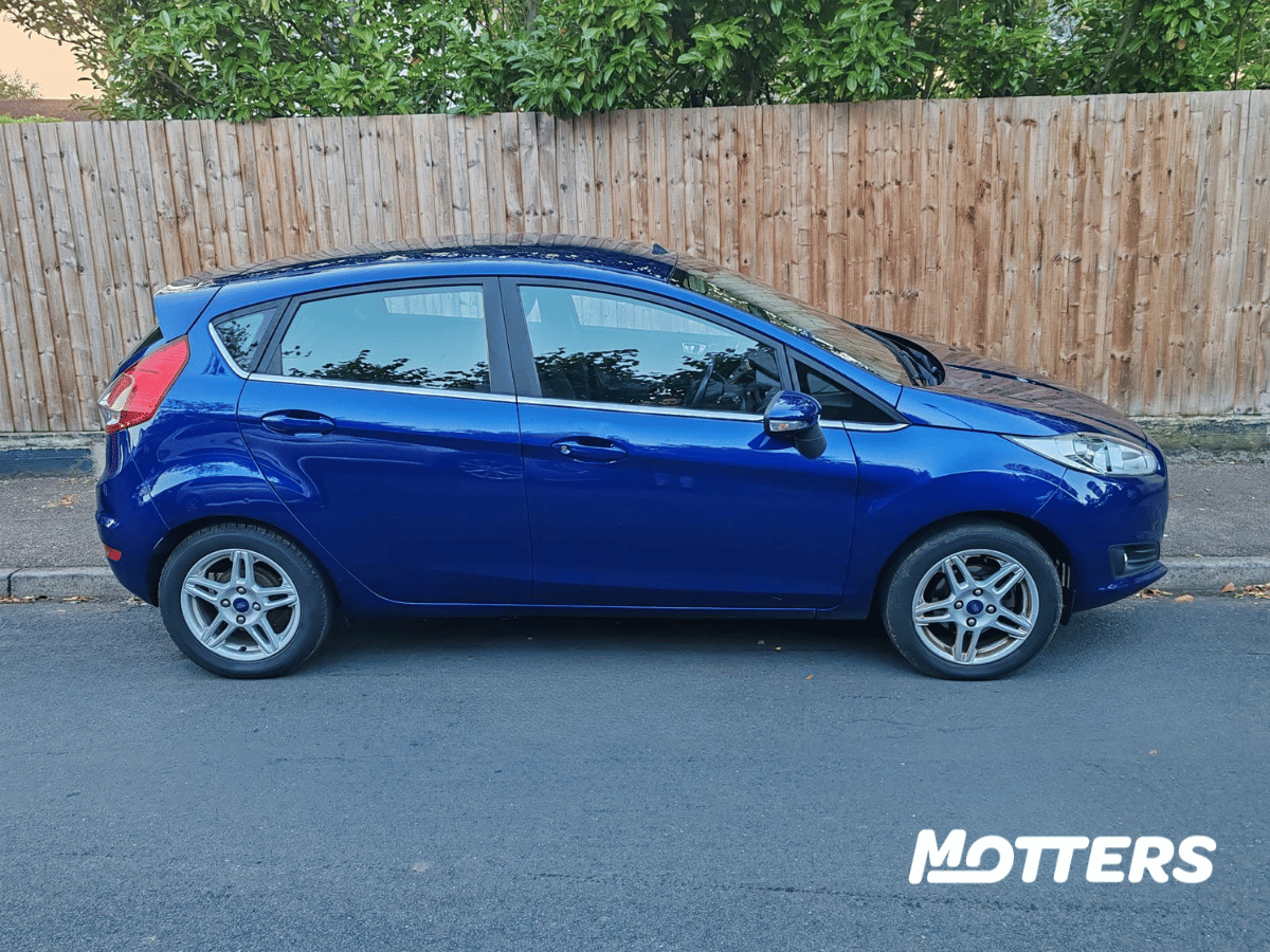 2013 Blue Ford Fiesta 5dr - £65 pw
