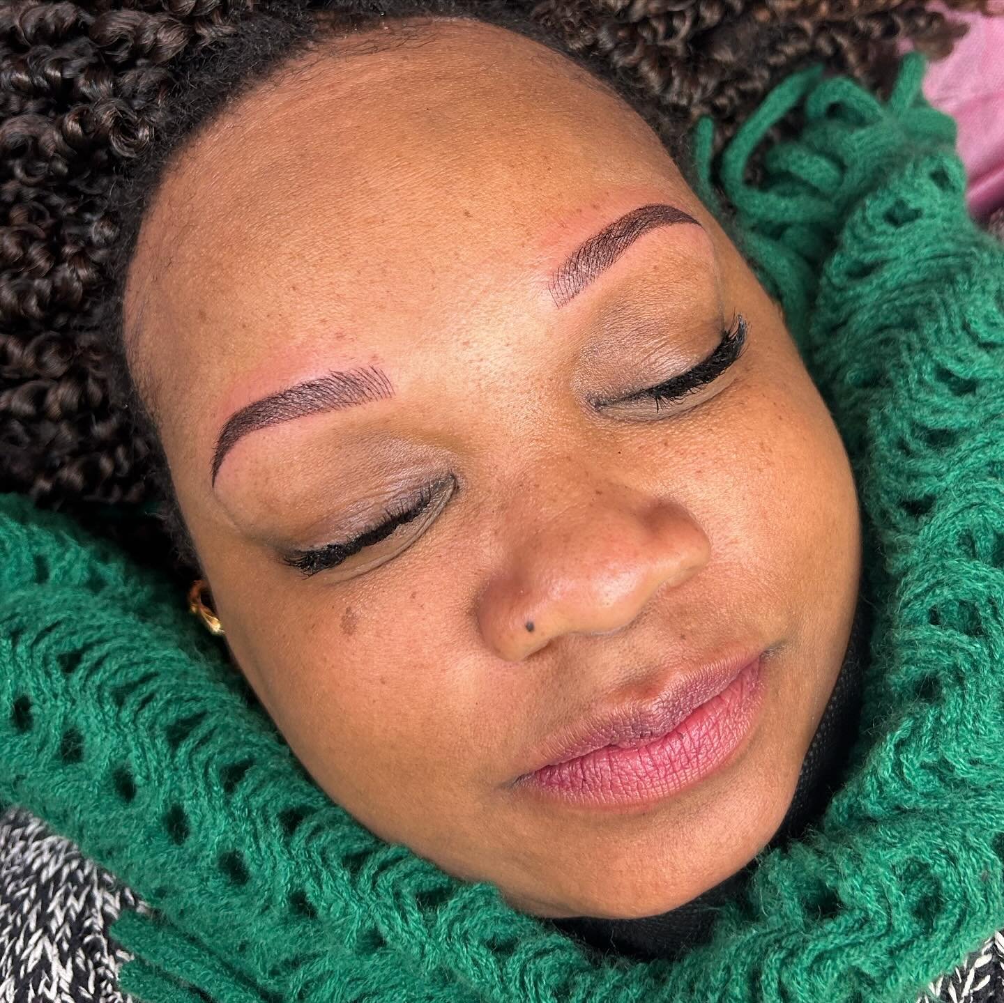 Combo Brows for Marcy 💎 swipe for the before, it&rsquo;s a good one 🥰