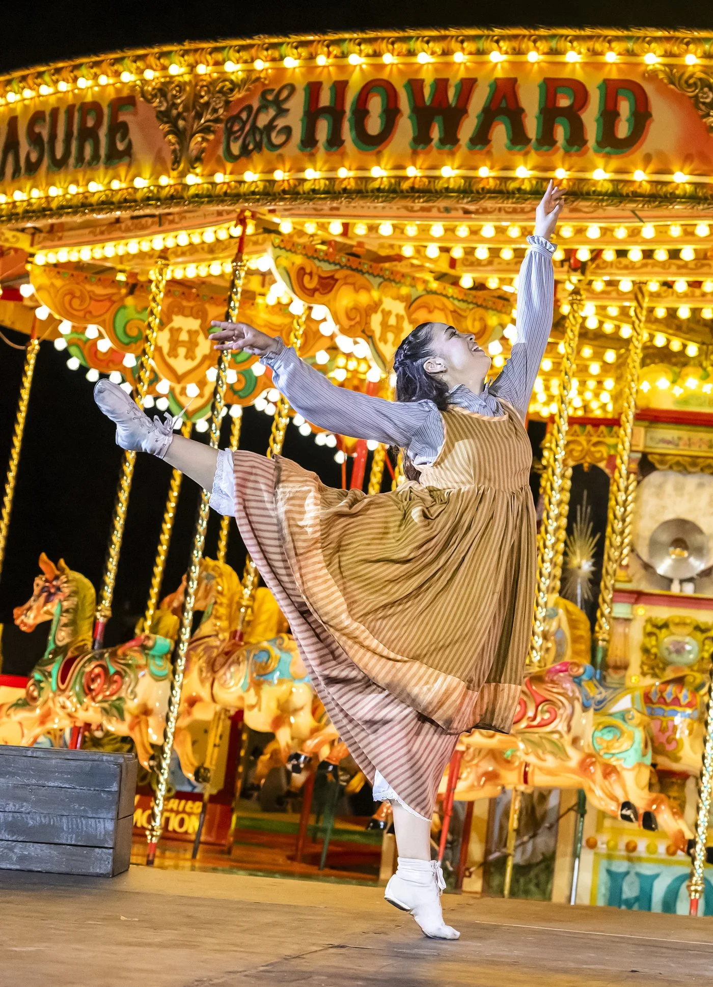 027_Carousel_Pamela Raith Photography.jpg