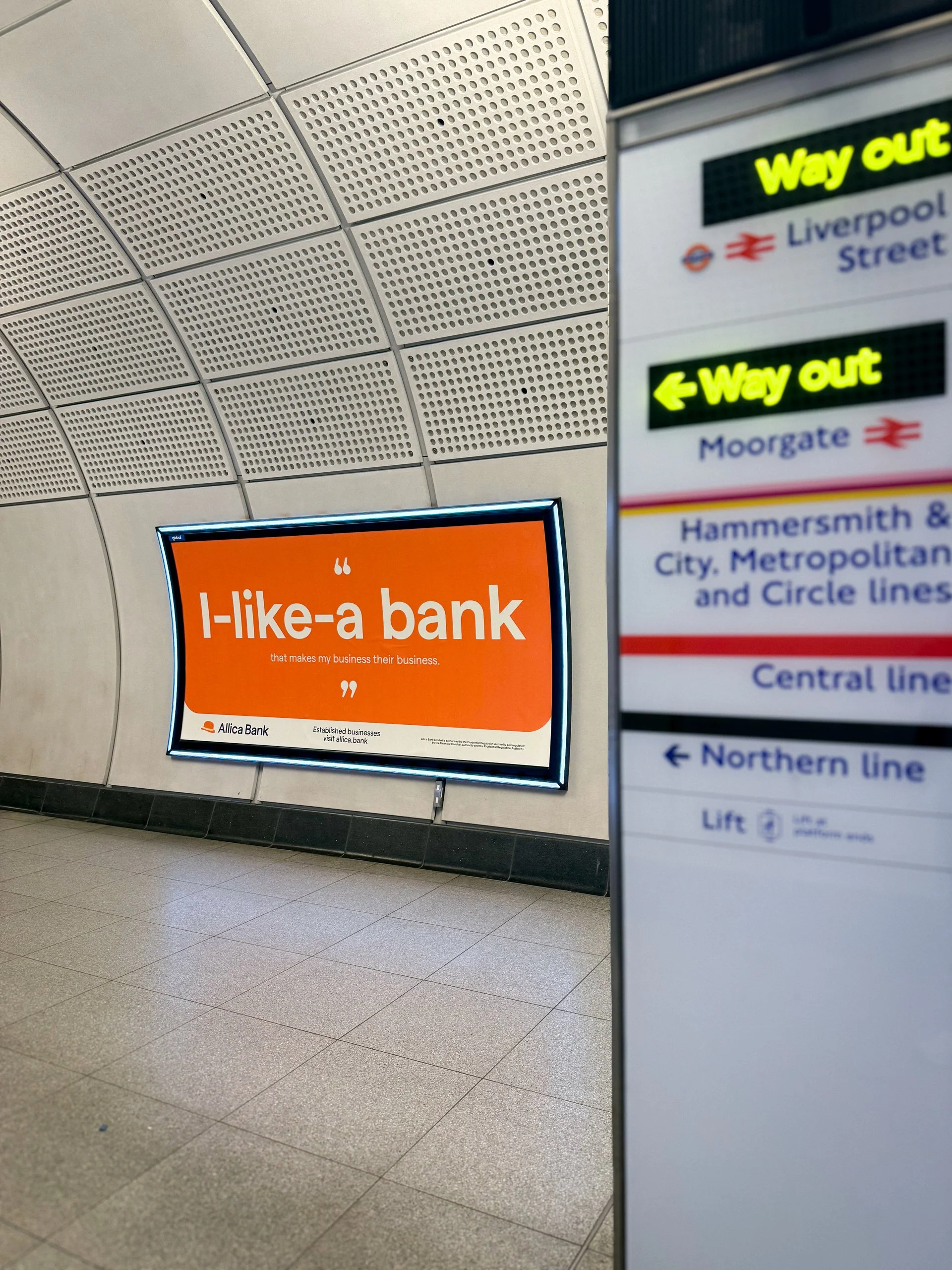 i-like-a-bank_OOH-campaign_3_3x4.jpg