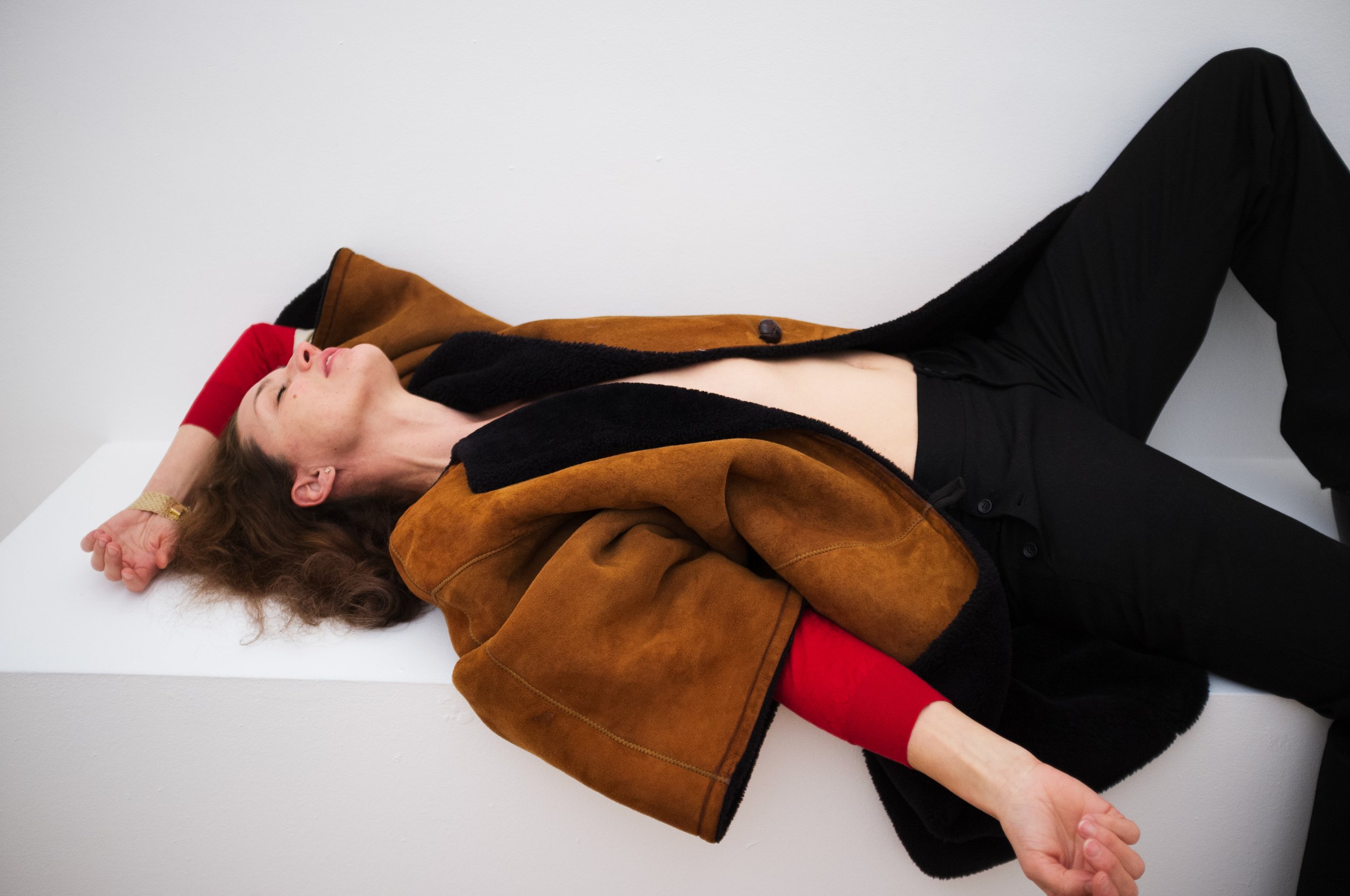 Lying down in La Célestine’s room 6, 2023. Musée Picasso. 📷 Christèle Cervelle & Vincent Bergerat.