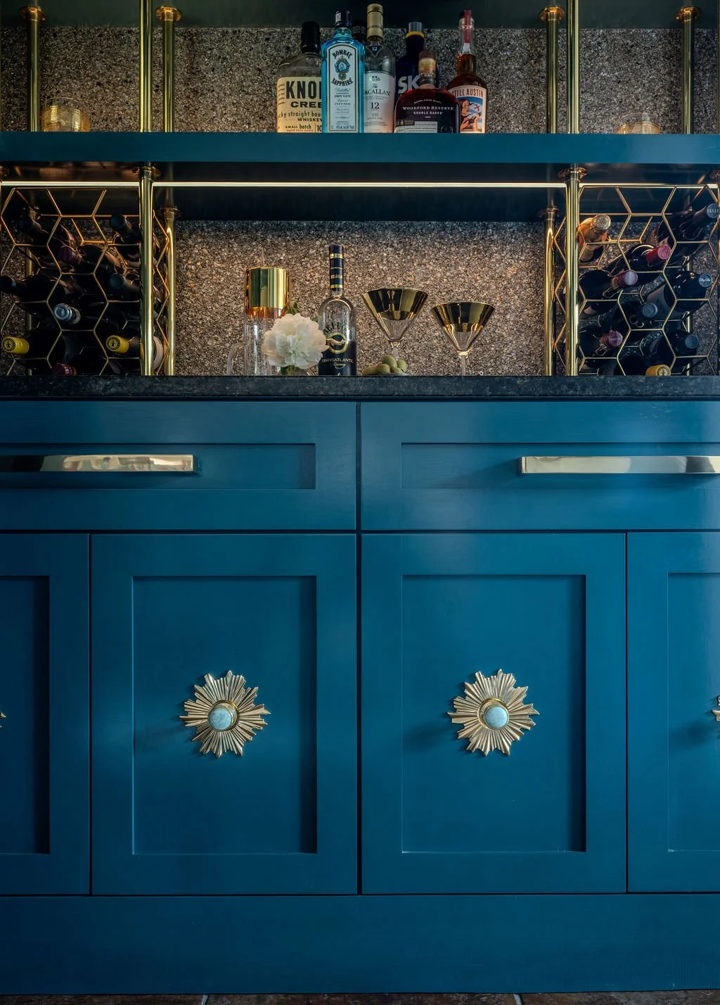 Cyndi Hopkins Design, Texas, Interior Designer, Luxury Design, High-End Renovation, Interiors, Boutique Design, Residential Design, Bespoke Interiors, Schug Cove, Kitchen, Window Treatments, Built-in, Custom Millwork, Luxury Interior Designer in Aust