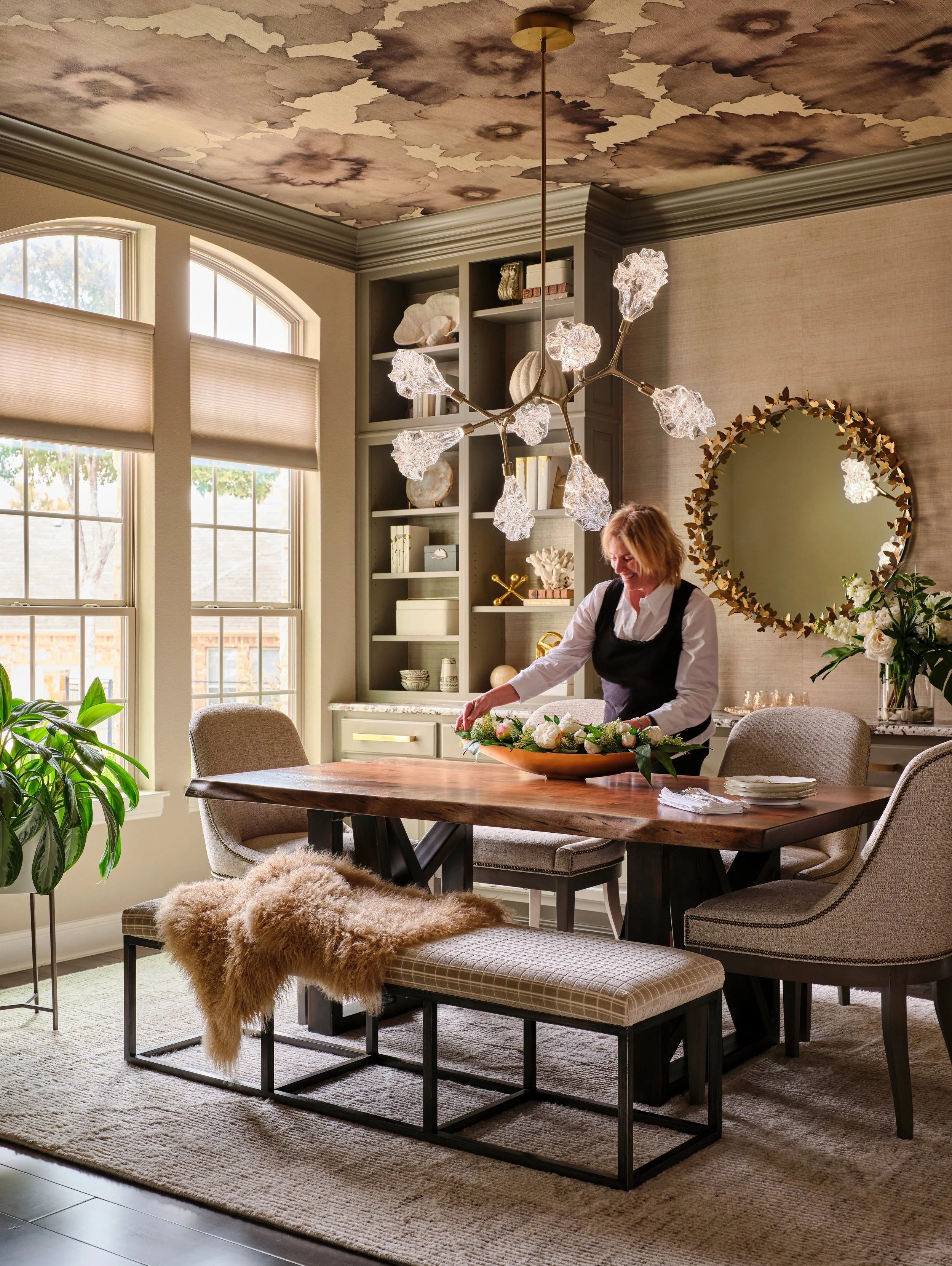Cyndi Hopkins Design, Interior Designer, Bespoke Luxury Homes, Custom Furnishings, Dining Room, Chairs, Mirror, Premium Interior Design, Custom Luxury Homes, Opulent Home Design, Elegant Styling, Pendant, Window Treatments, Millwork, Wallpaper