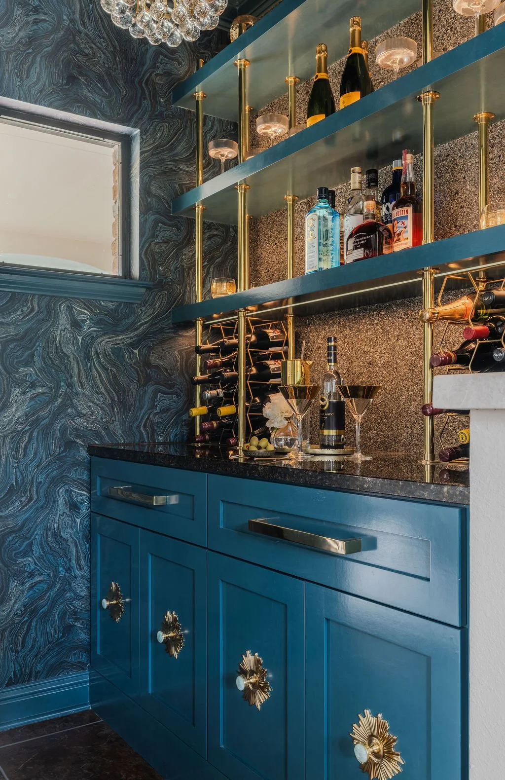 Cyndi Hopkins Design, Texas, Interior Designer, Luxury Design, High-End Renovation, Interiors, Boutique Design, Residential Design, Bespoke Interiors, Schug Cove, Dining Room, Wallpaper, Dining Table, Window Treatments, Pendant, Lighting, Dining Chai