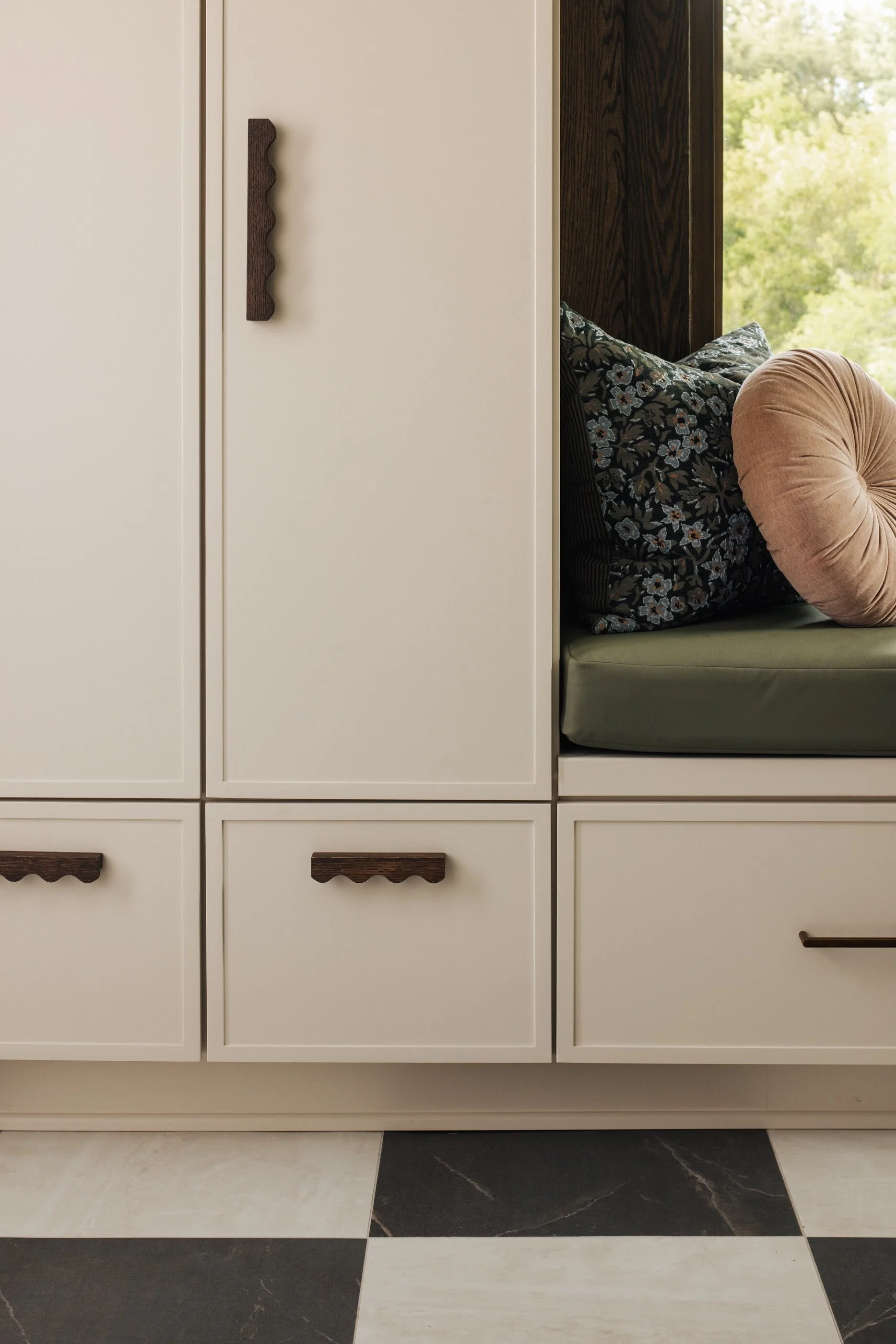 DianaPaulson-StudioK-MidmodKitchen- 2.jpg