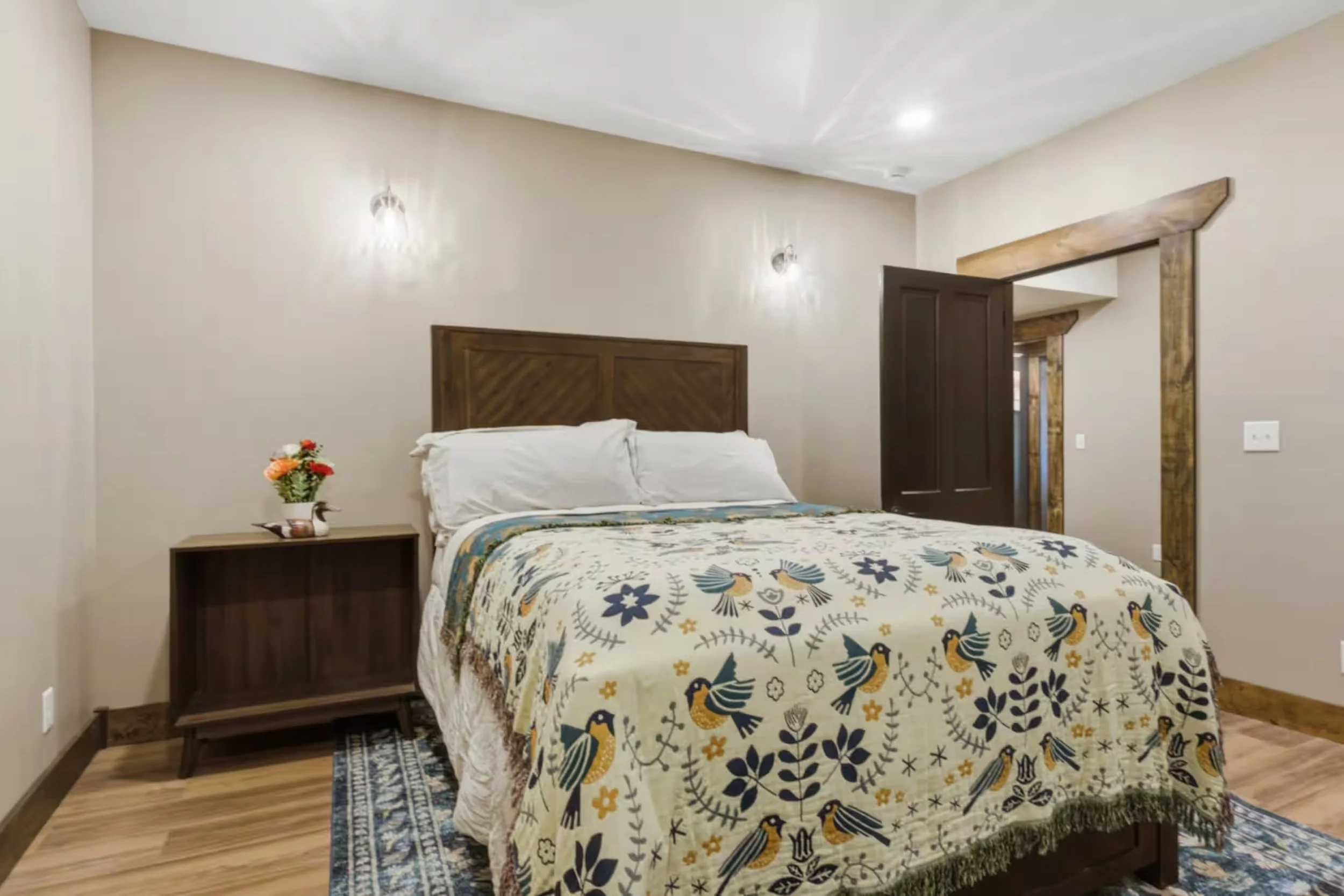 Queen's Quarters 1