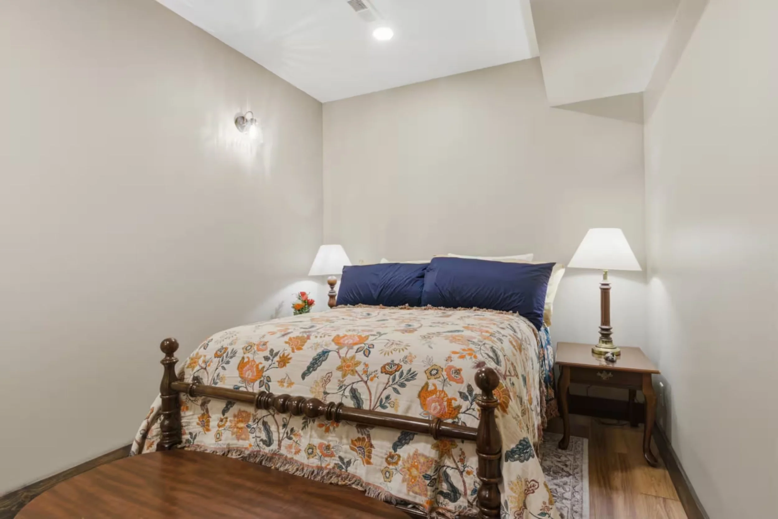 Queen's Quarters 2