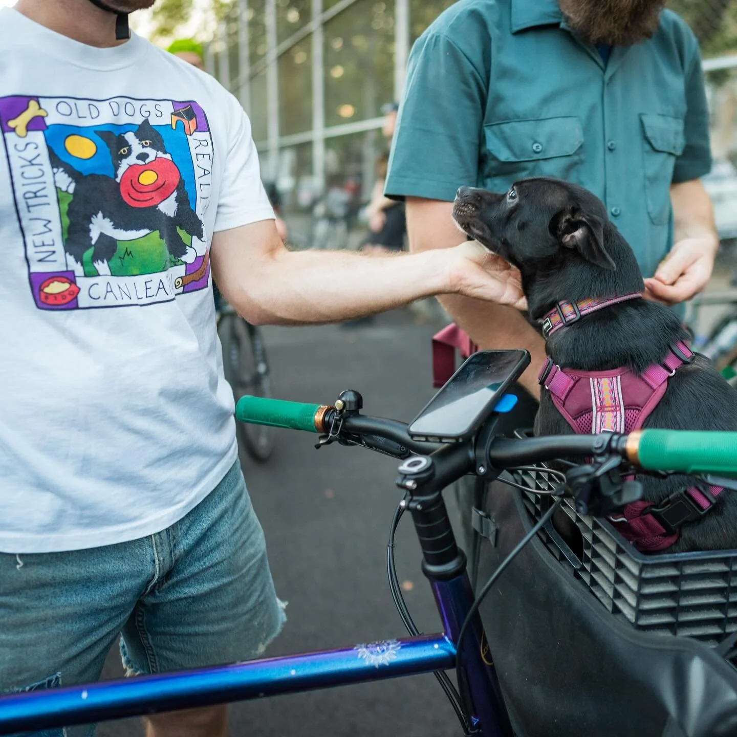 What a doggone 🐶 good time last Thursday with a big crew rolling through Forest Hills, Forest Park, the Ridgewood Reservoir, and celebrating at @willowstavern after! 🎉 

Up next, join Ridgewood Rides for a Saturday journey to Manhattan! 🏙️ We&rsqu