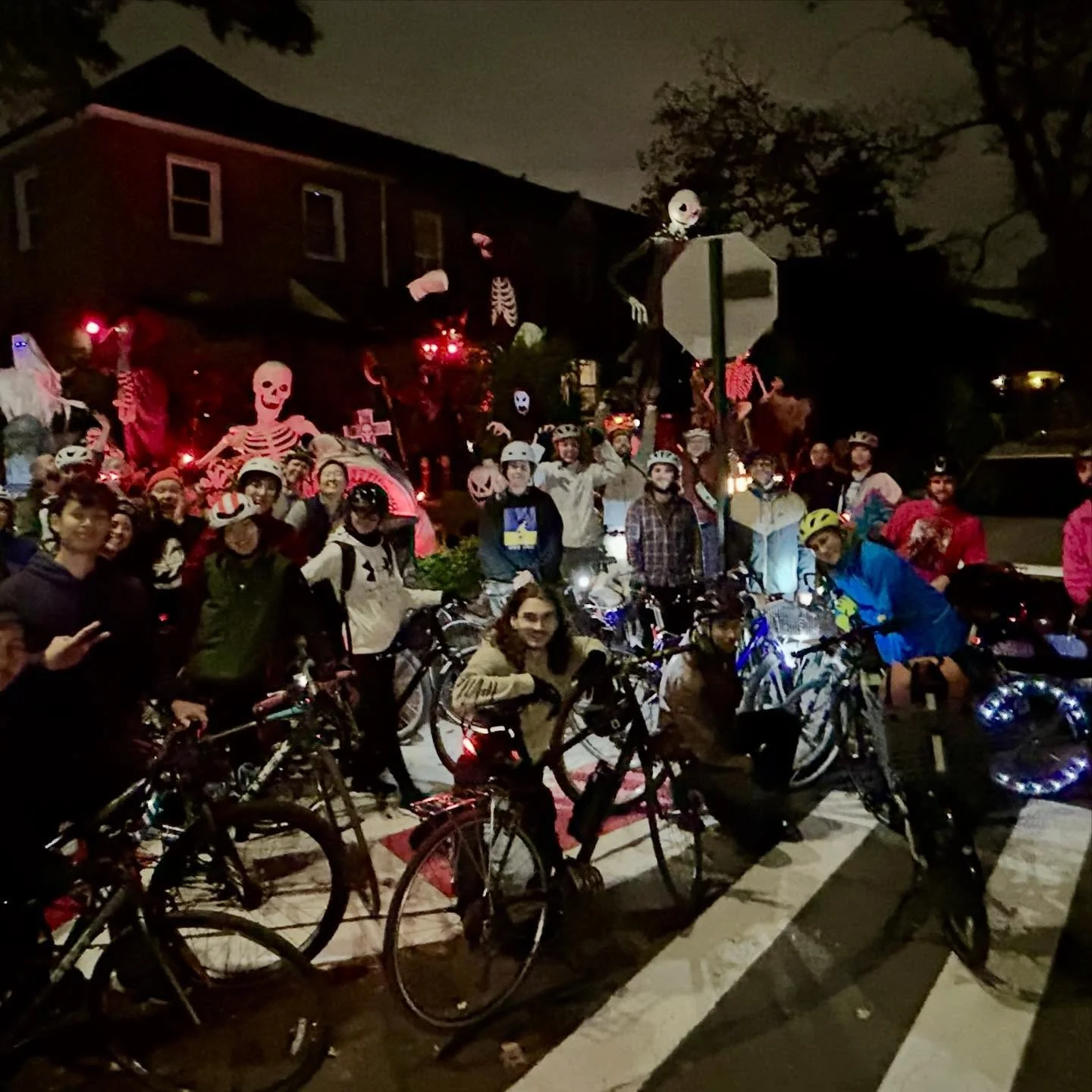 A frighteningly good time was had by all on last Thursday&rsquo;s tour of giant skeletons 💀 and other Halloween 🎃 sights in Central Queens! 🦇 

Up next, Spooky Season continues! Join Ridgewood Rides and @nycbikeandbrew for a special Bike + Boo 👻 
