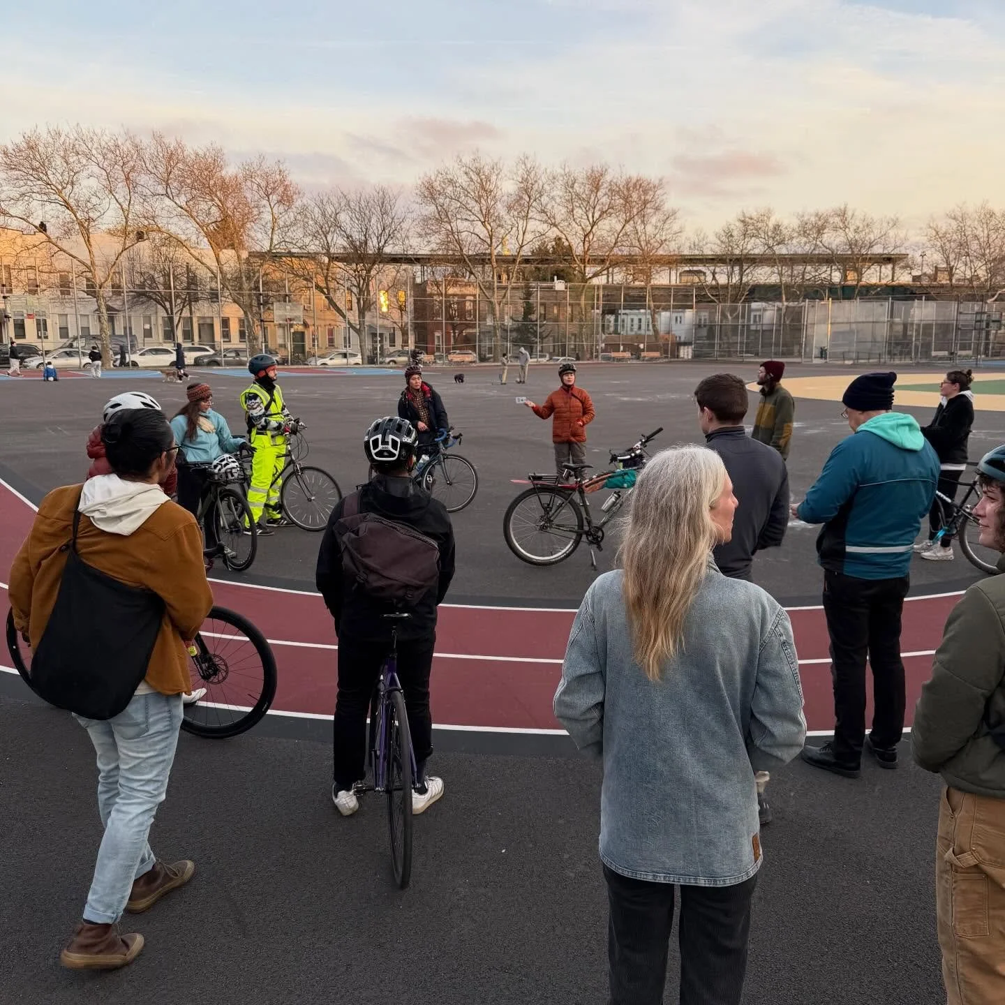 It was so nice to kick off our Thursday rides for the season last week with a brisk trip to Forest Hills Gardens and Forest Park, ending at @willowstavern!

Up next, get high ⬆️ with Ridgewood Rides during 4/20 week on a journey over bridges and hill