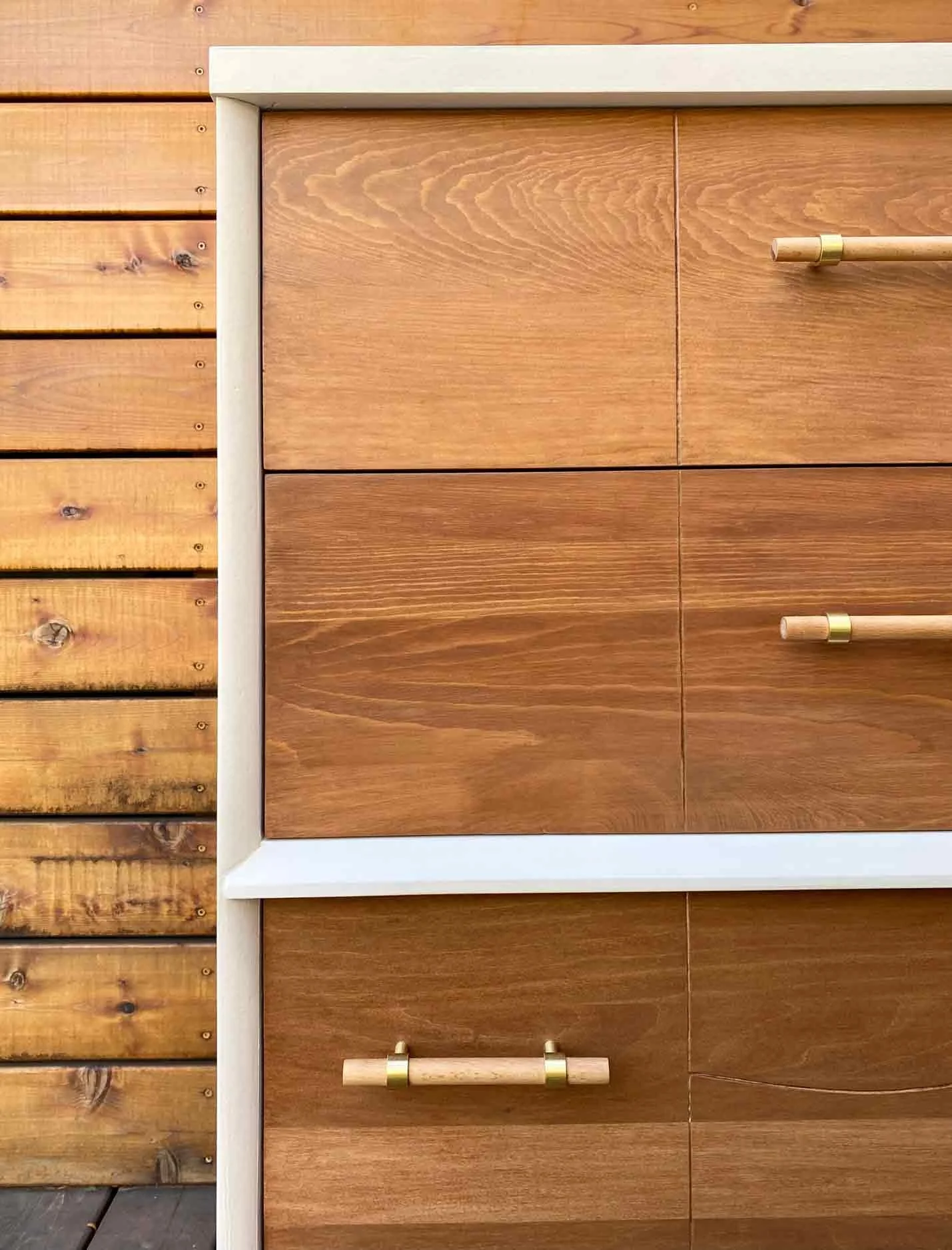 Mid-century Modern White and Wood 4-Drawer Dresser